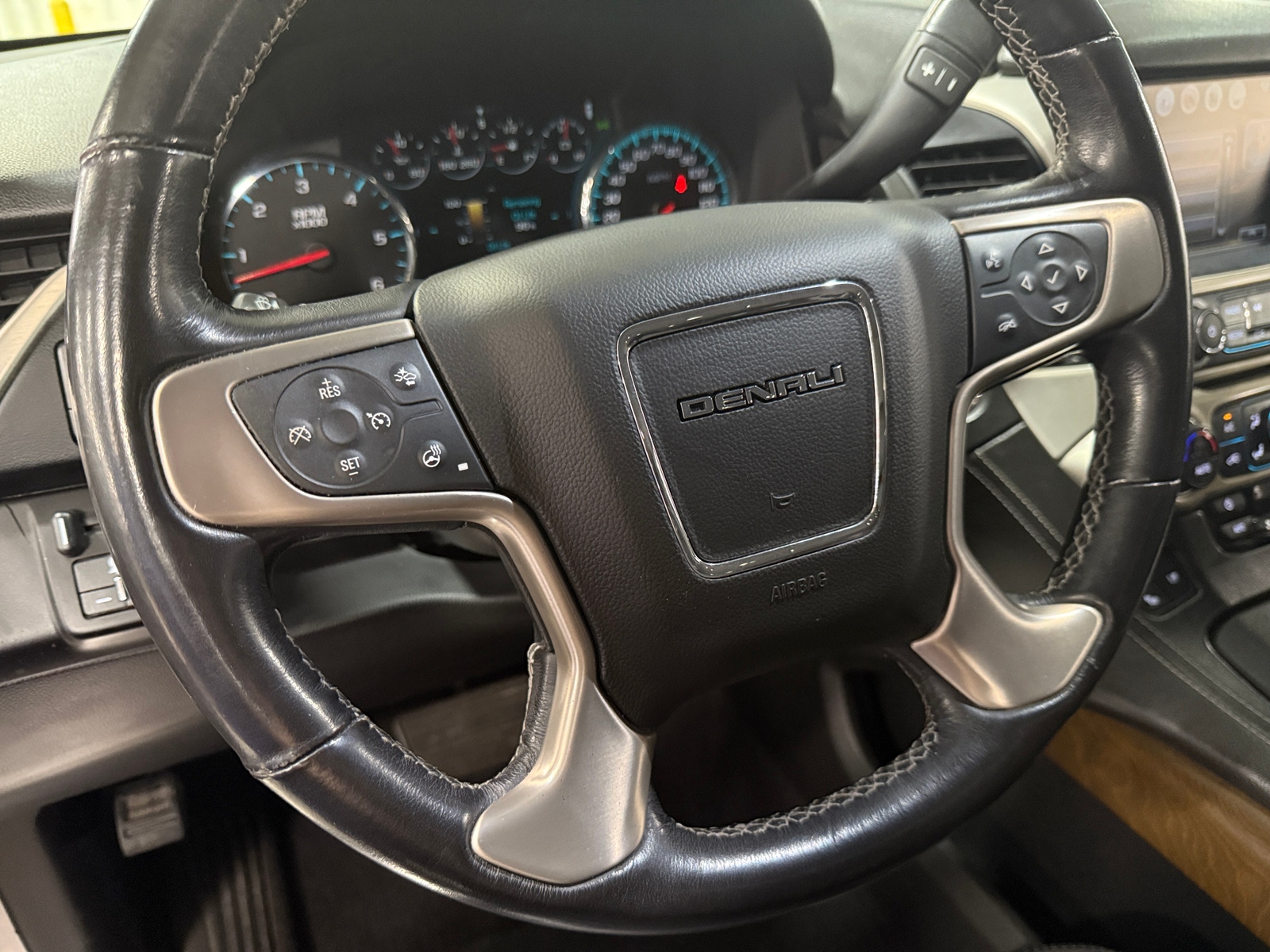 Thumbnail: 2020 GMC Yukon XL - 4
