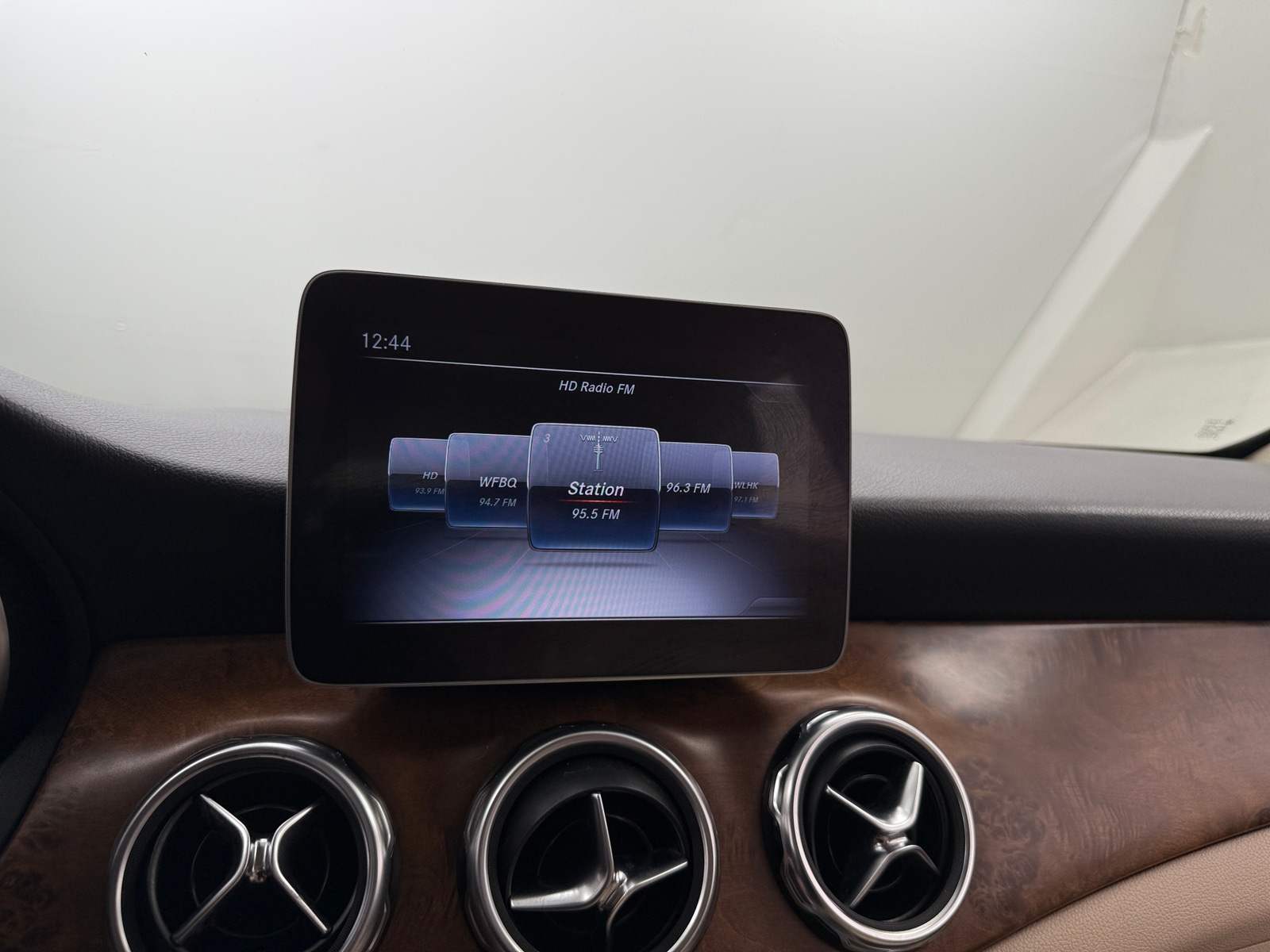 Thumbnail: 2019 Mercedes-Benz GLA - 3