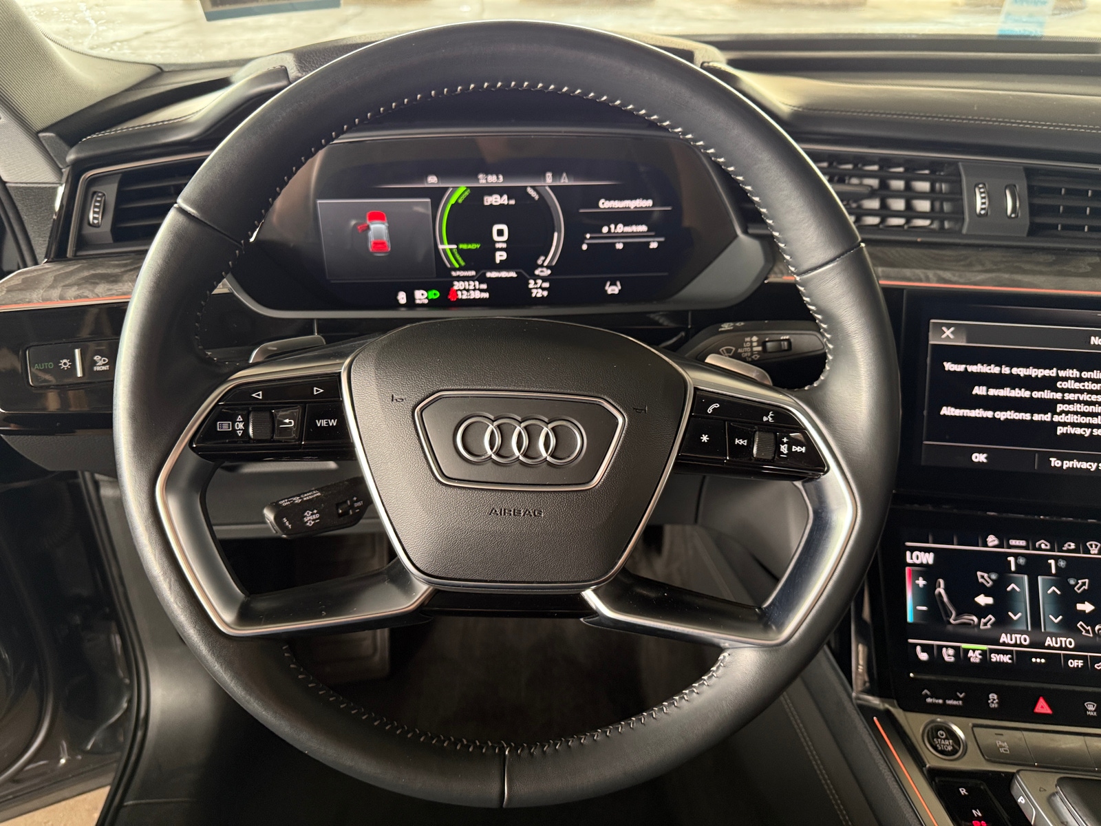 Thumbnail: 2021 Audi e-tron S - 4