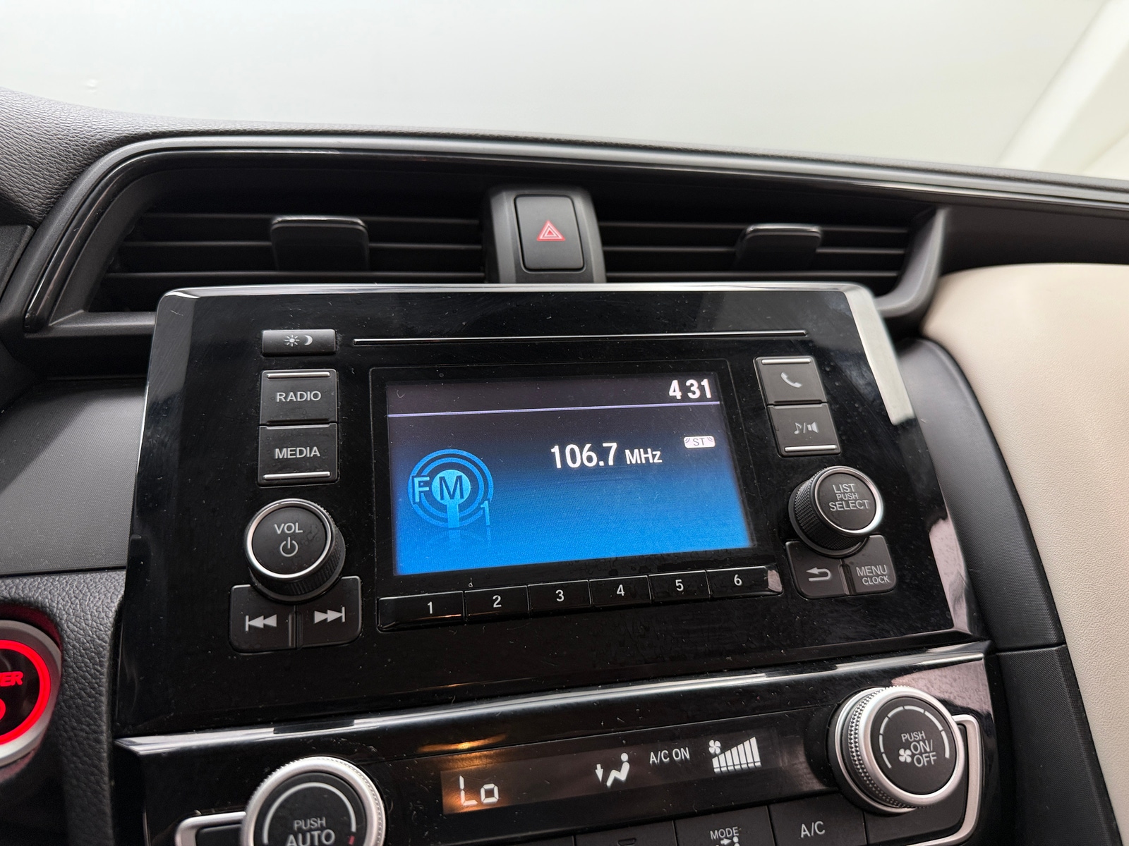 Thumbnail: 2019 Honda Insight - 4