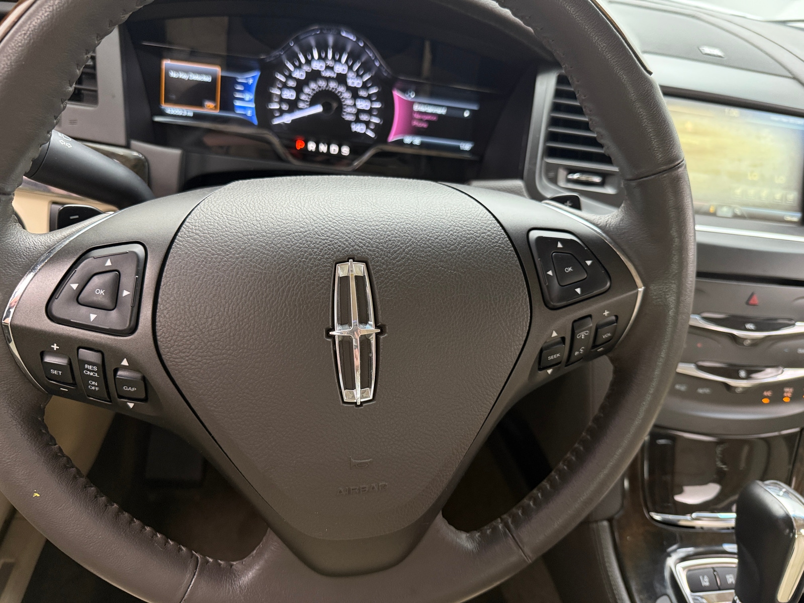 Thumbnail: 2015 Lincoln MKS - 4