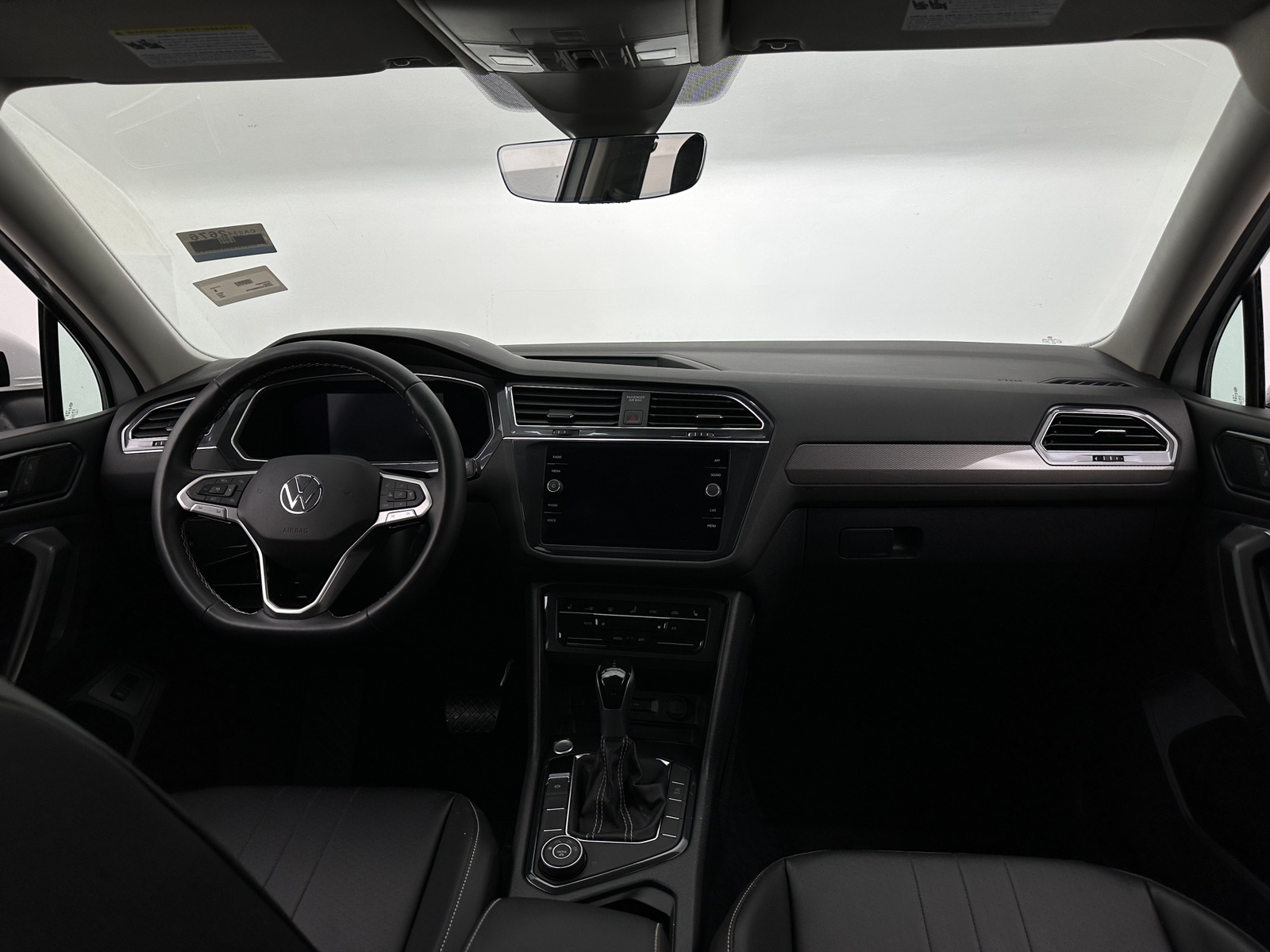 Thumbnail: 2022 Volkswagen Tiguan - 2