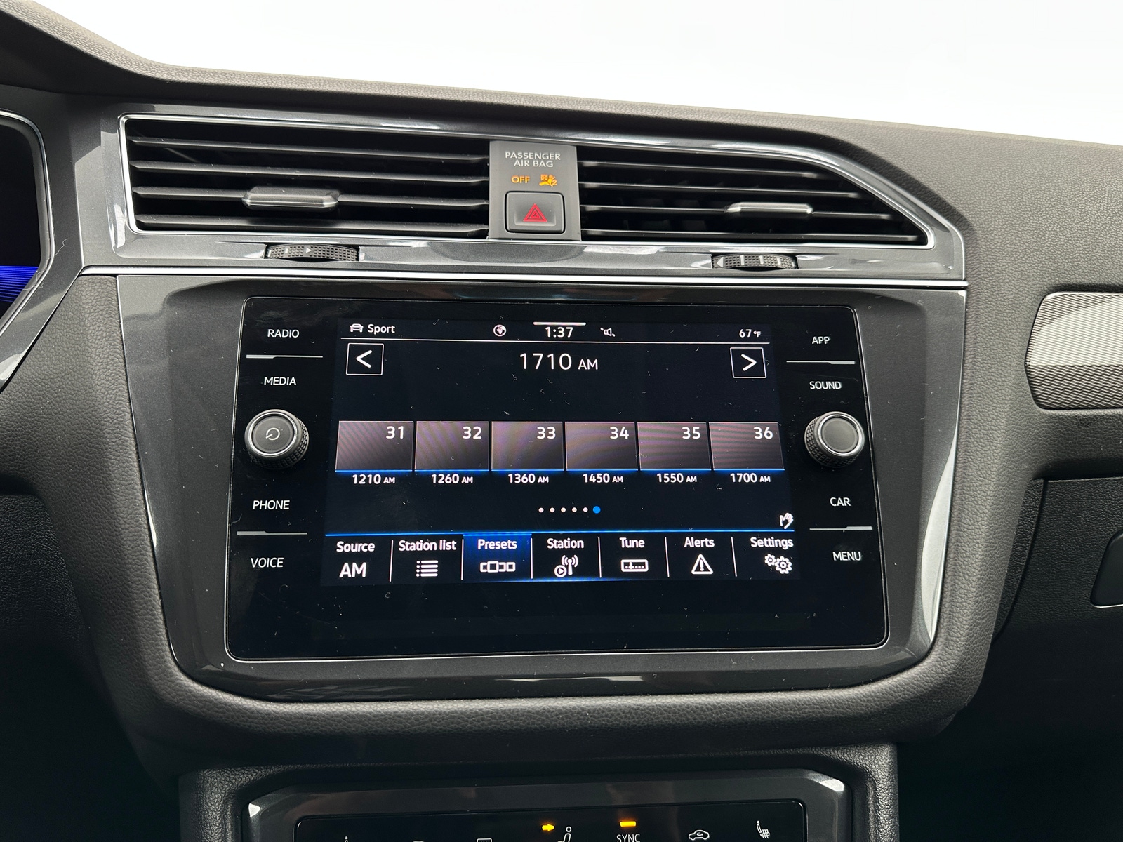 Thumbnail: 2022 Volkswagen Tiguan - 3