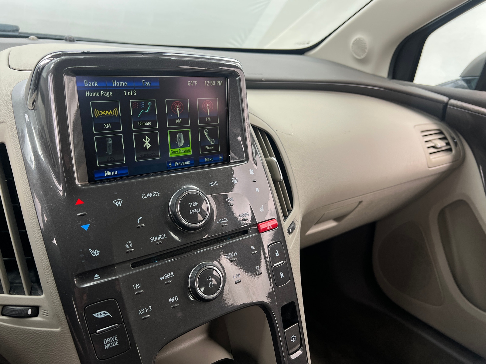 Thumbnail: 2015 Chevrolet Volt - 4