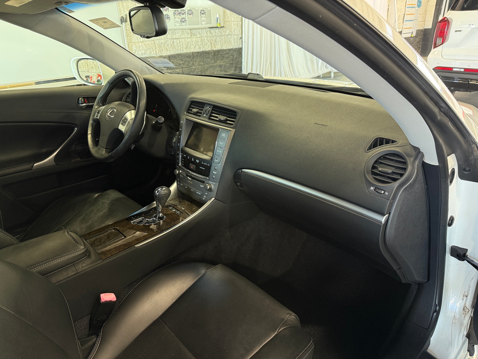 Thumbnail: 2011 Lexus IS - 2