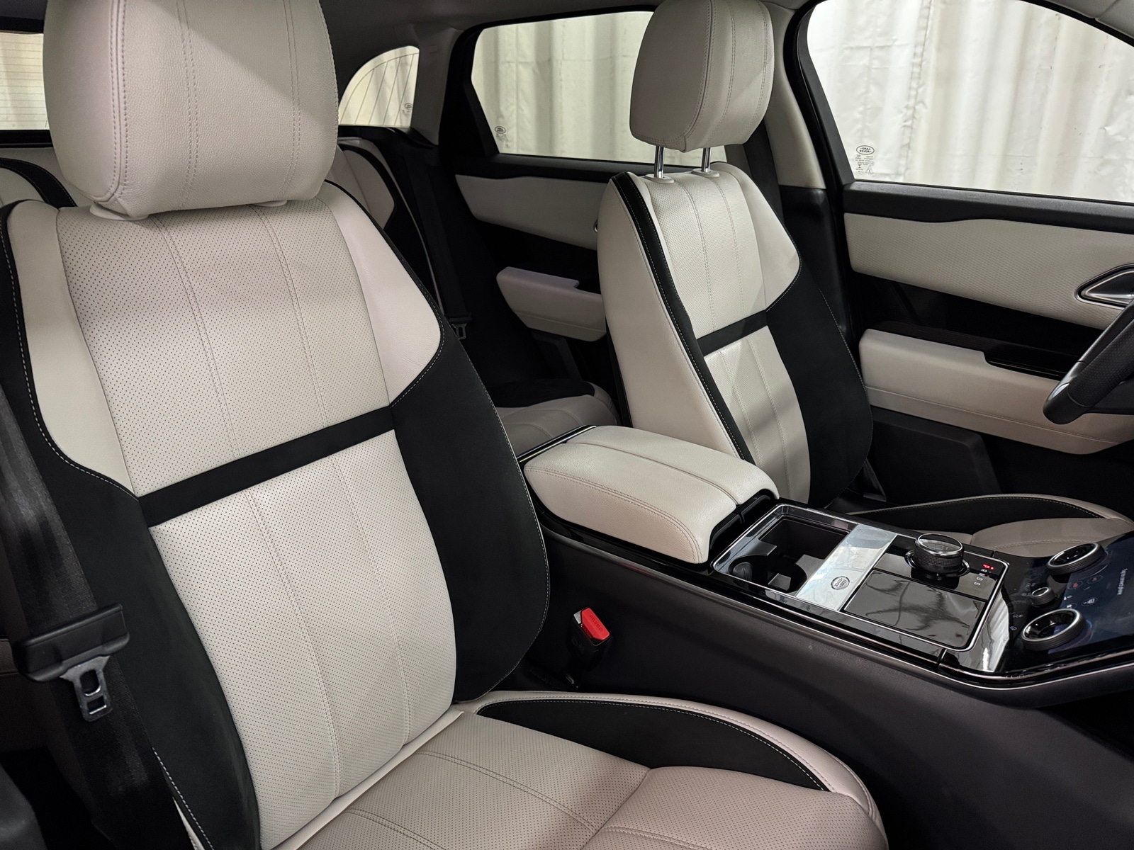 Thumbnail: 2020 Land Rover Range Rover Velar - 2