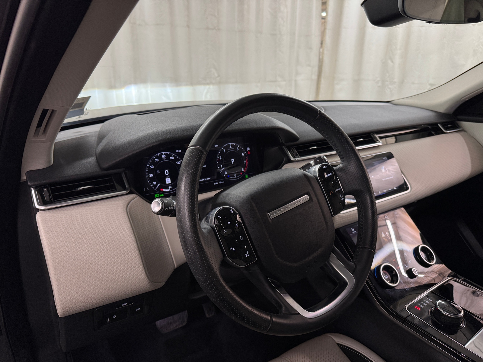 Thumbnail: 2020 Land Rover Range Rover Velar - 3