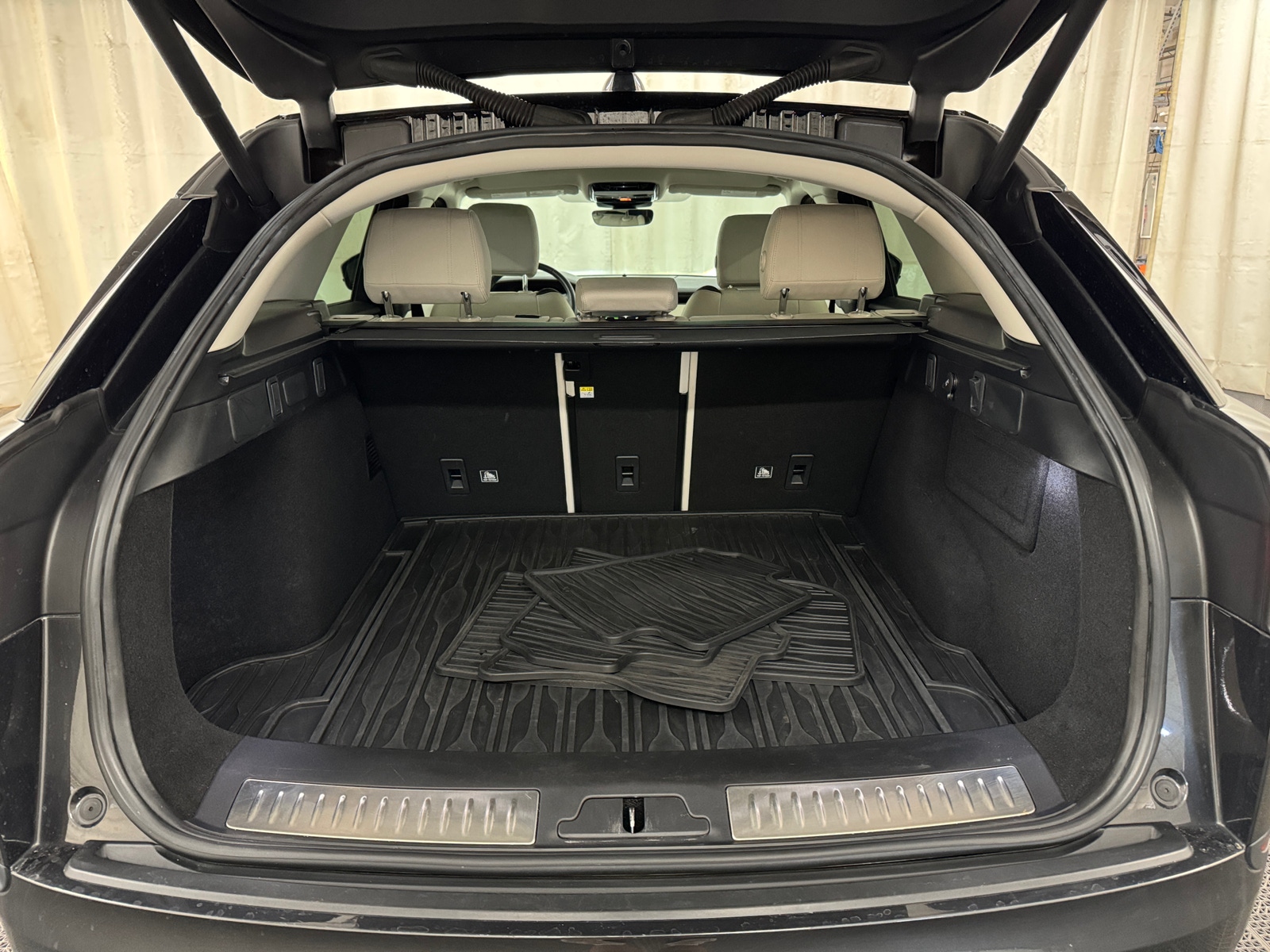 Thumbnail: 2020 Land Rover Range Rover Velar - 7