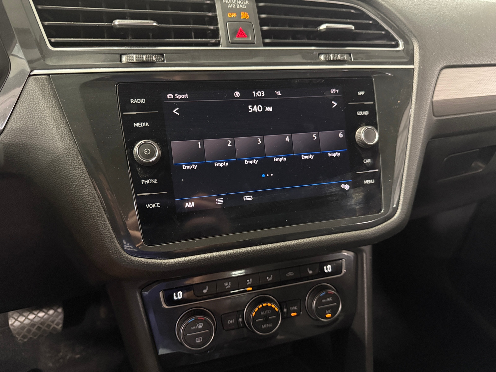 Thumbnail: 2020 Volkswagen Tiguan - 3