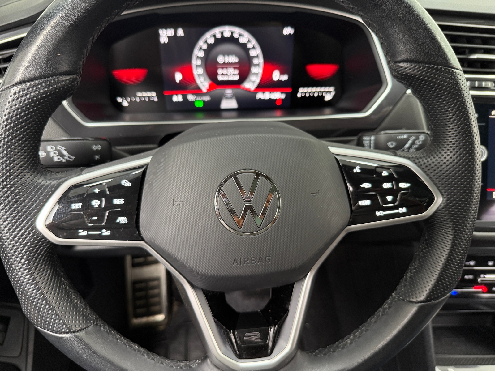 Thumbnail: 2024 Volkswagen Tiguan - 4