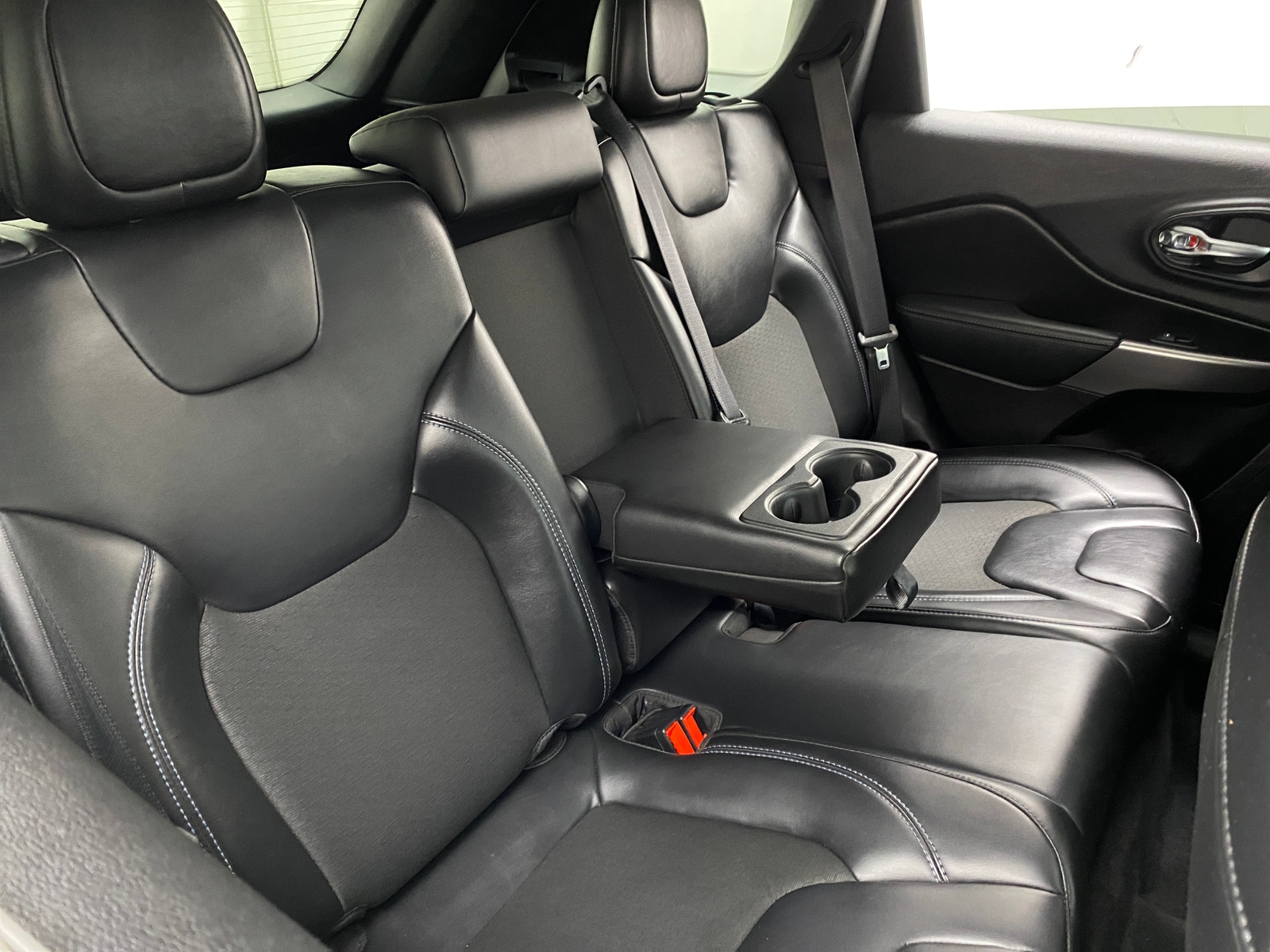 Thumbnail: 2020 Jeep Cherokee - 6
