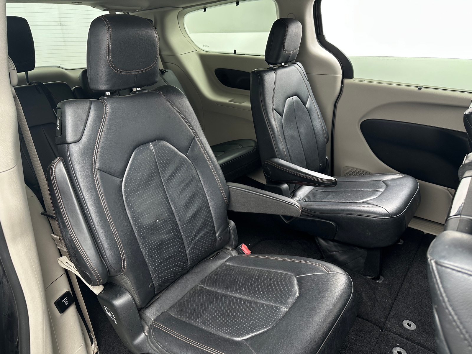 Thumbnail: 2018 Chrysler Pacifica - 5
