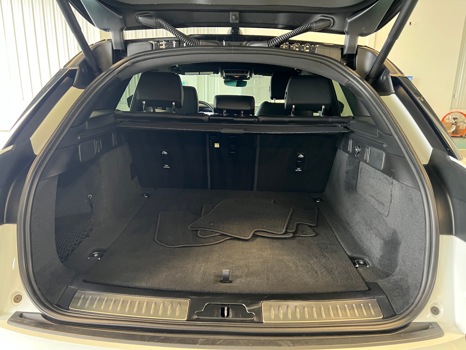Thumbnail: 2025 Land Rover Range Rover Velar - 6
