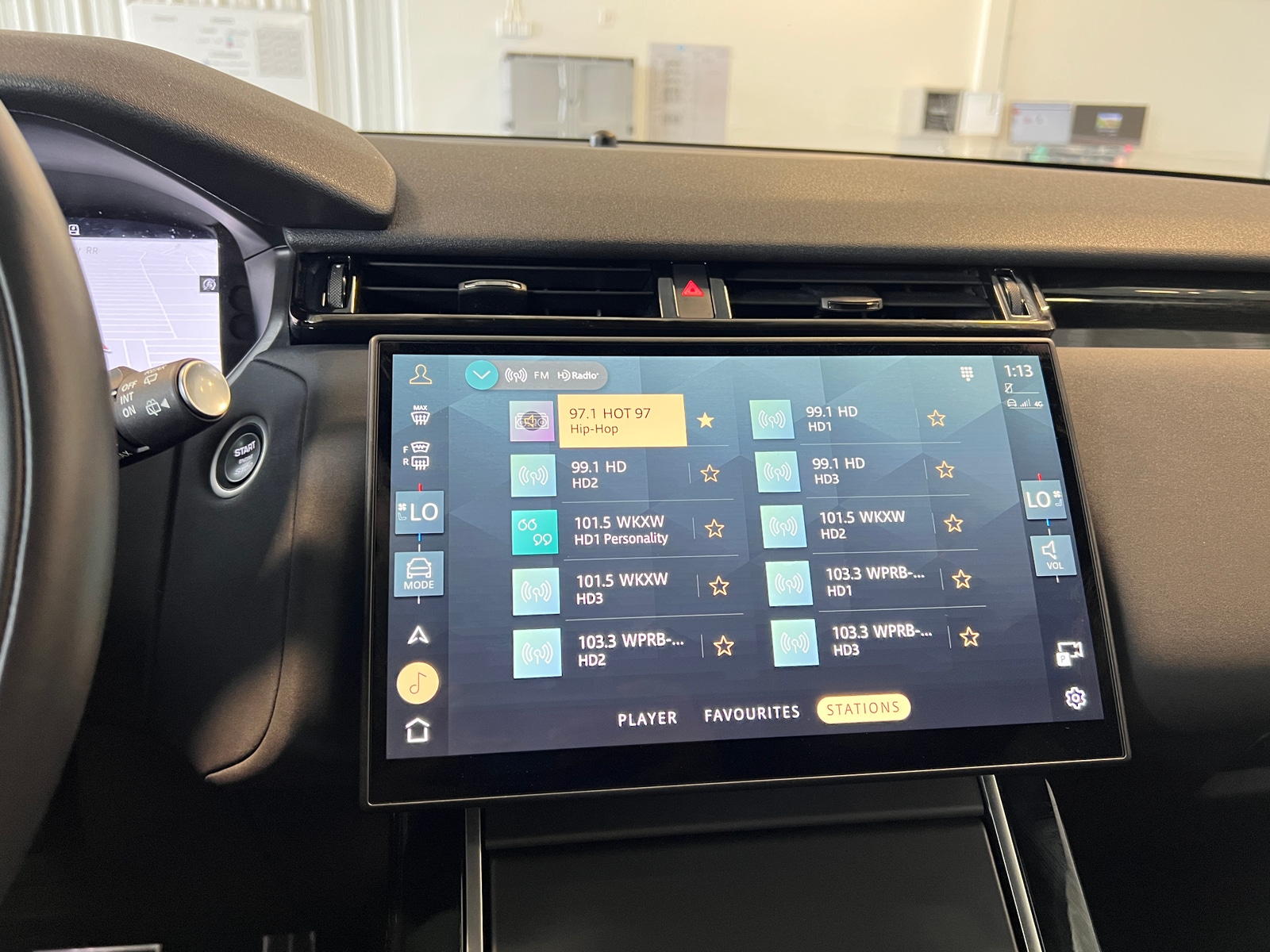 Thumbnail: 2025 Land Rover Range Rover Velar - 3