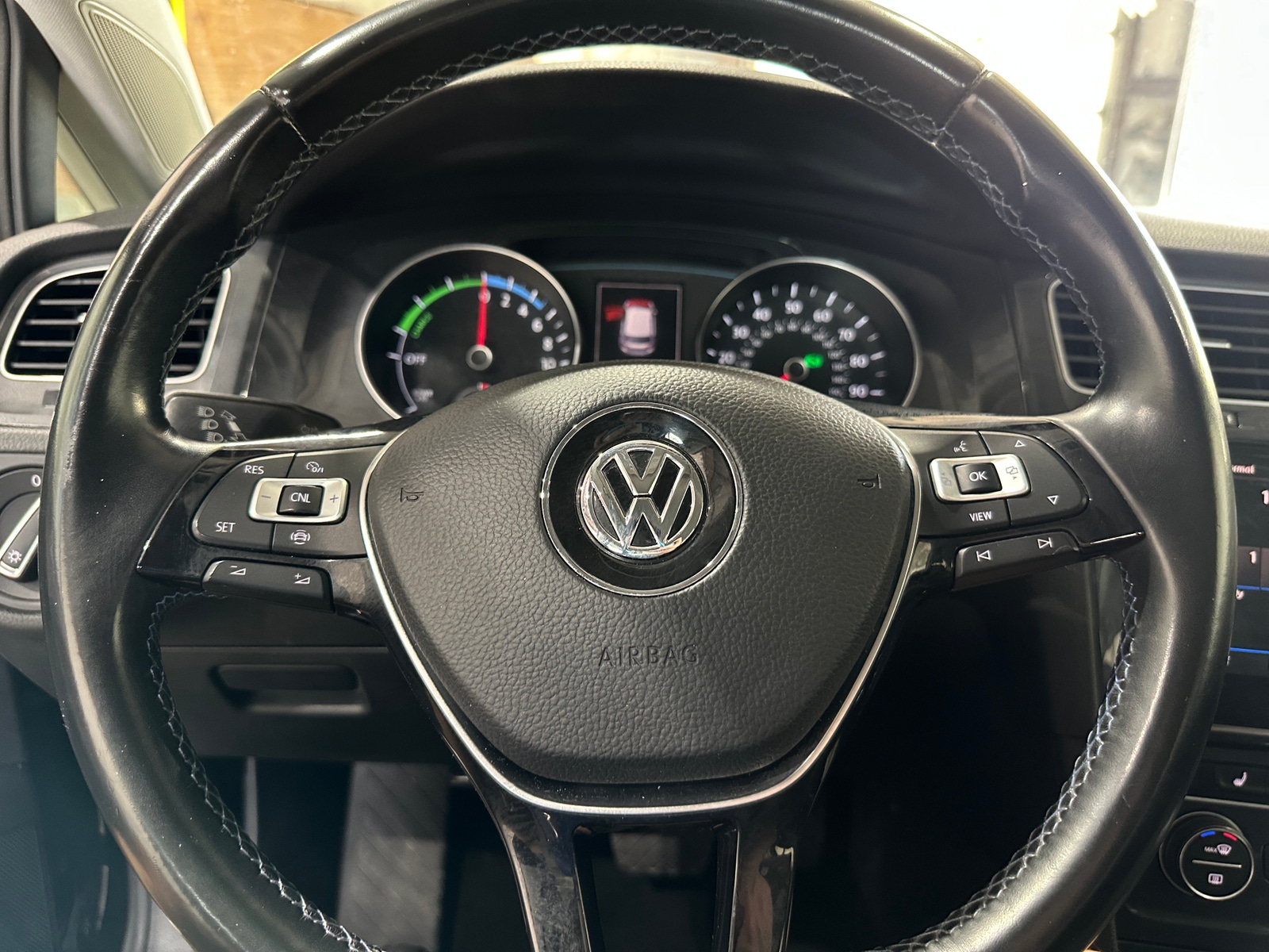 Thumbnail: 2019 Volkswagen e-Golf - 5