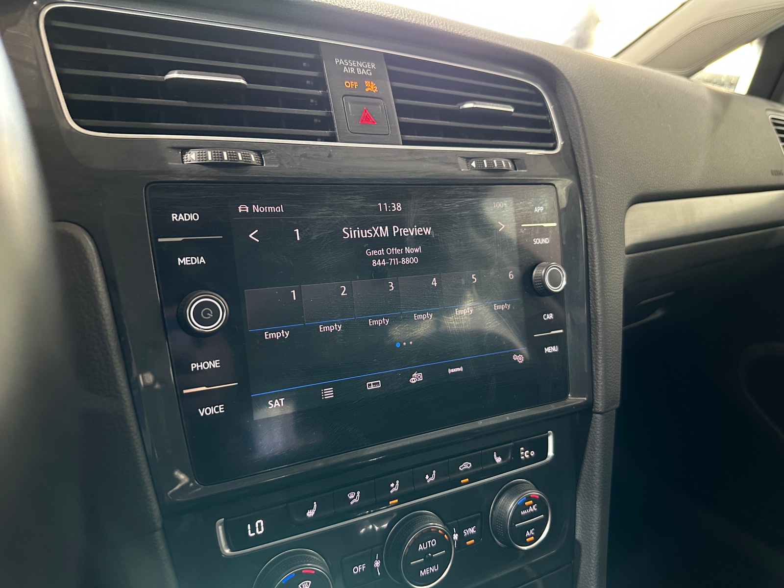 Thumbnail: 2019 Volkswagen e-Golf - 4
