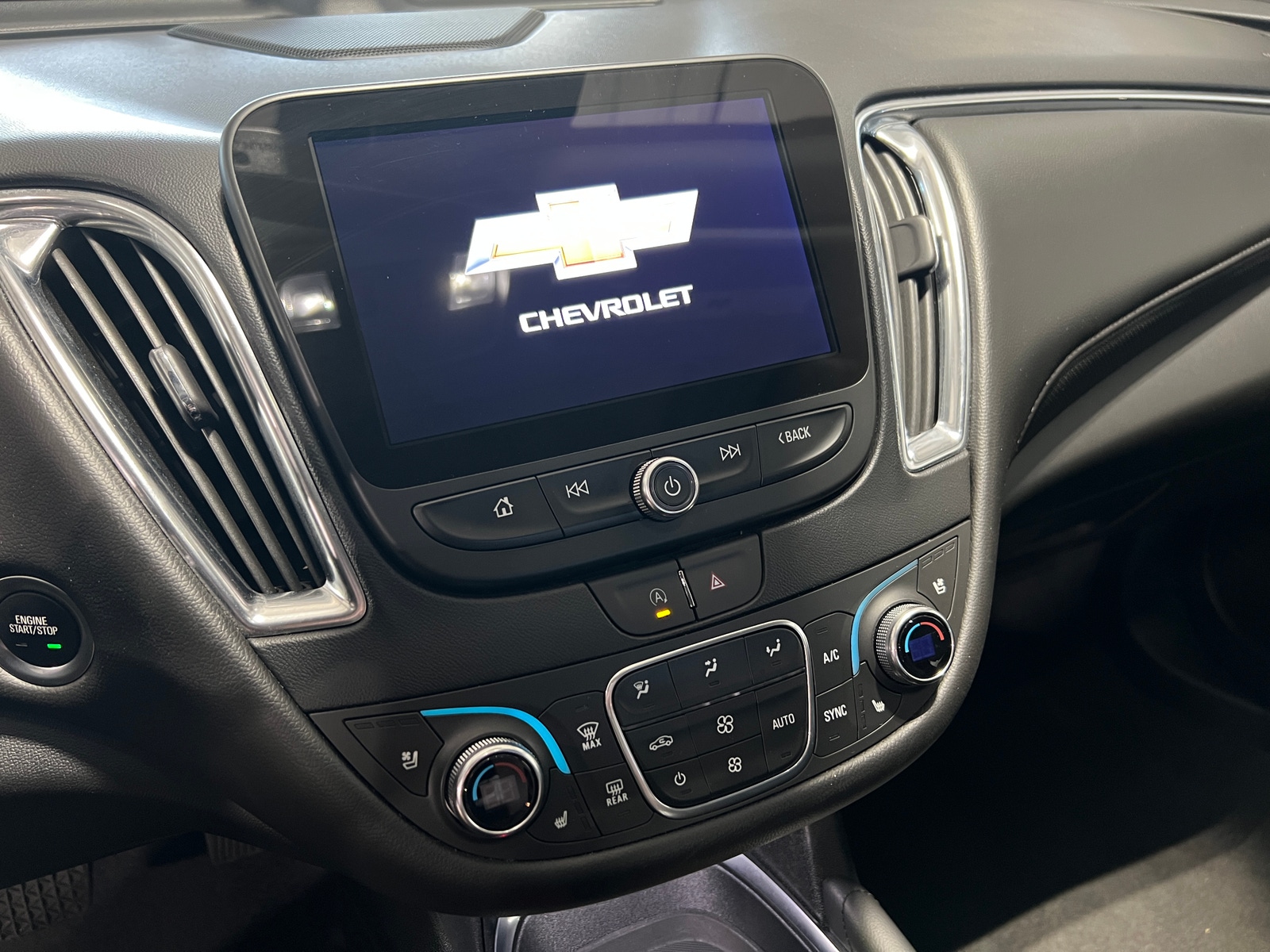 Thumbnail: 2024 Chevrolet Malibu - 3