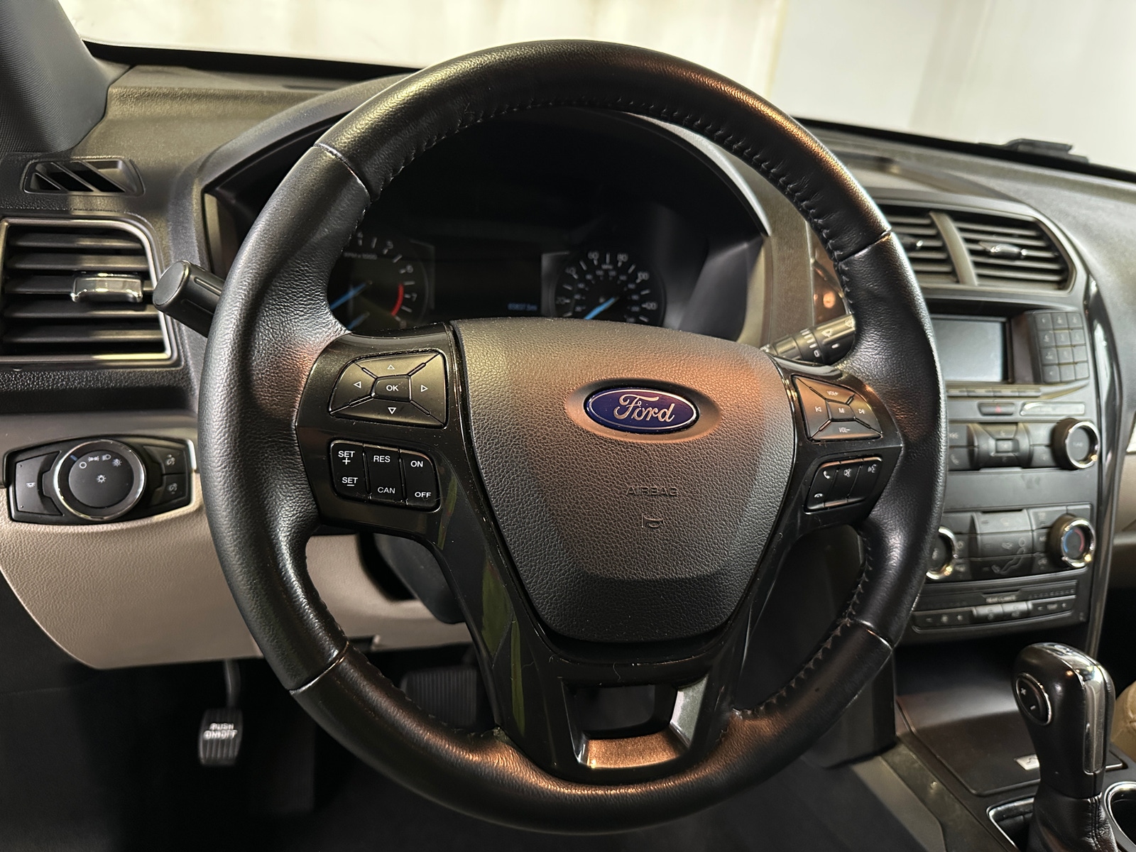 Thumbnail: 2019 Ford Explorer - 5