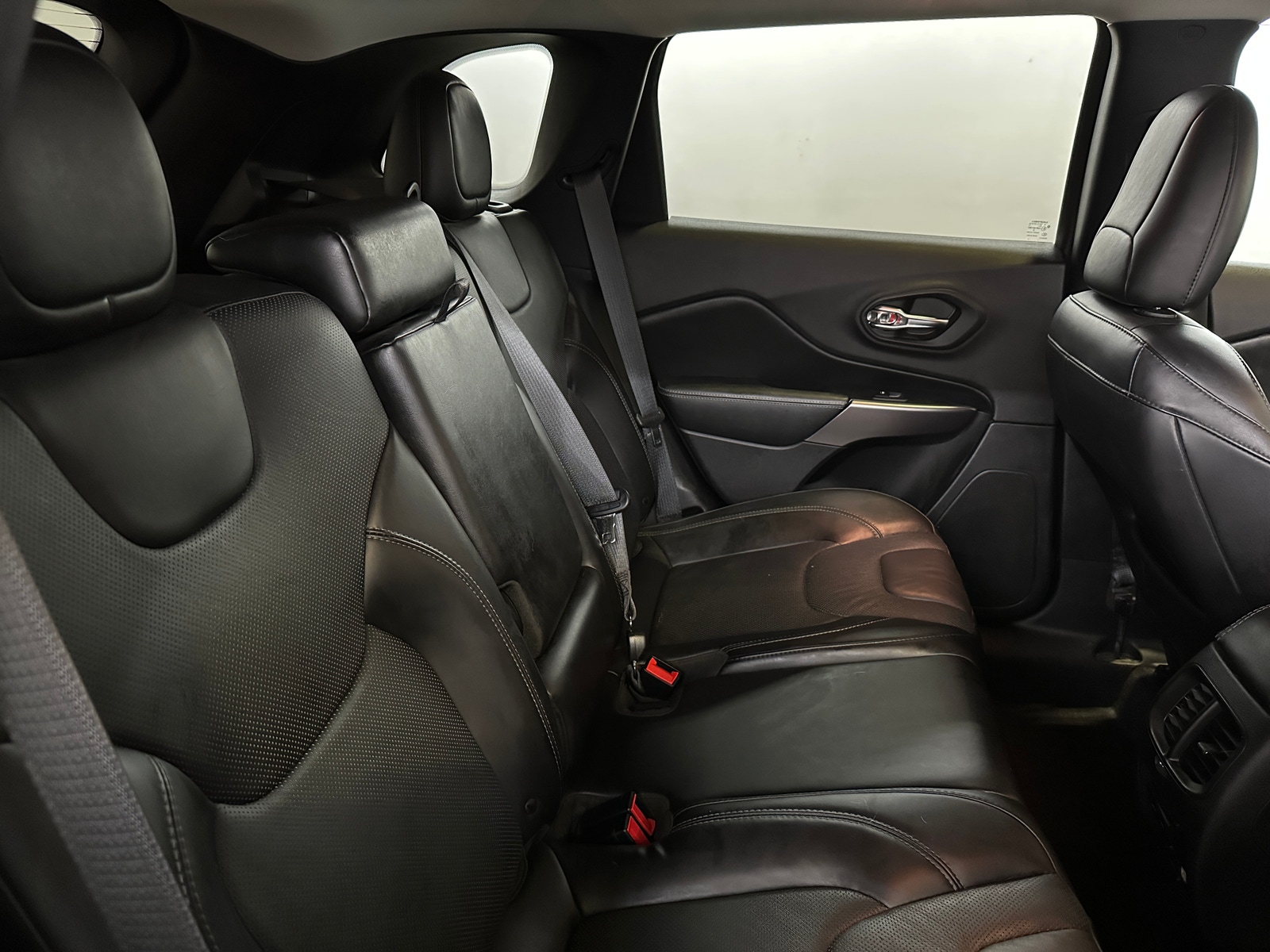 Thumbnail: 2019 Jeep Cherokee - 5