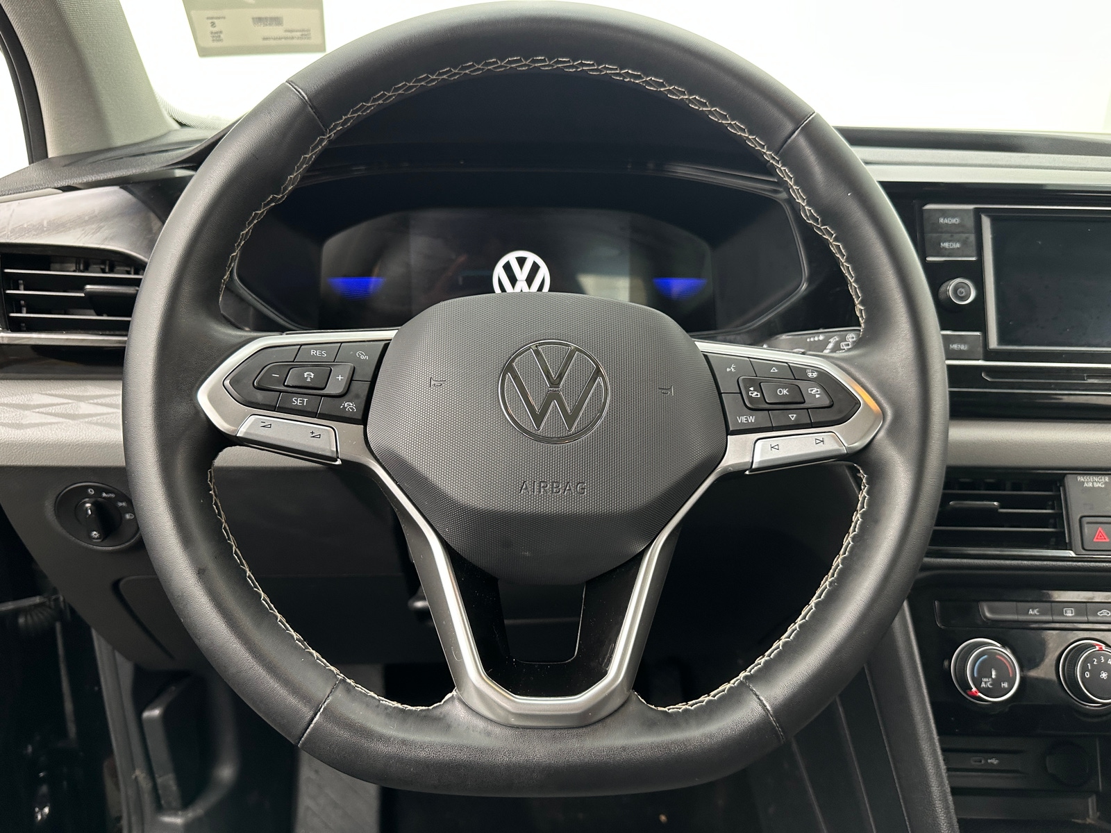 Thumbnail: 2023 Volkswagen Taos - 5