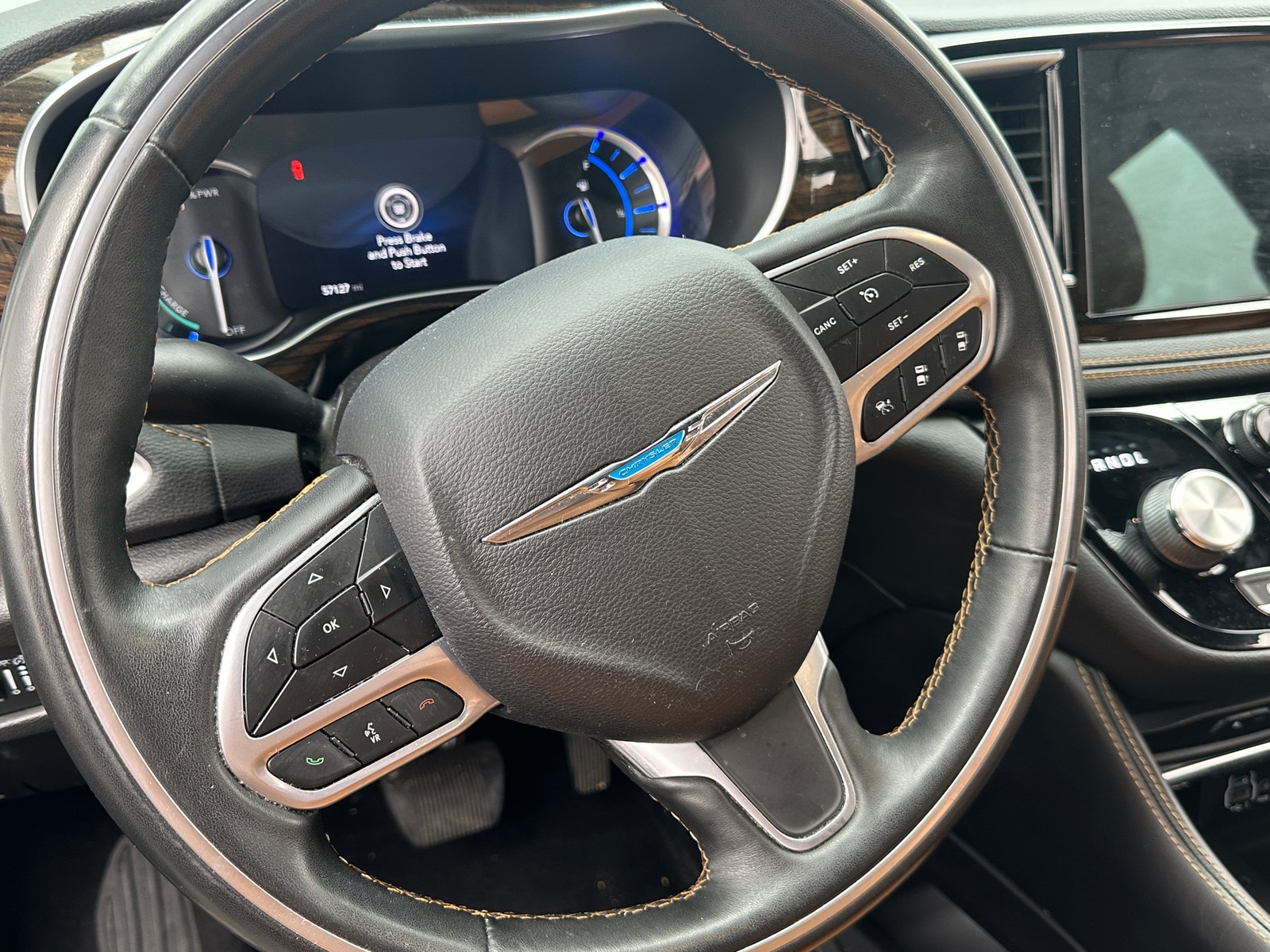 Thumbnail: 2021 Chrysler Pacifica - 4