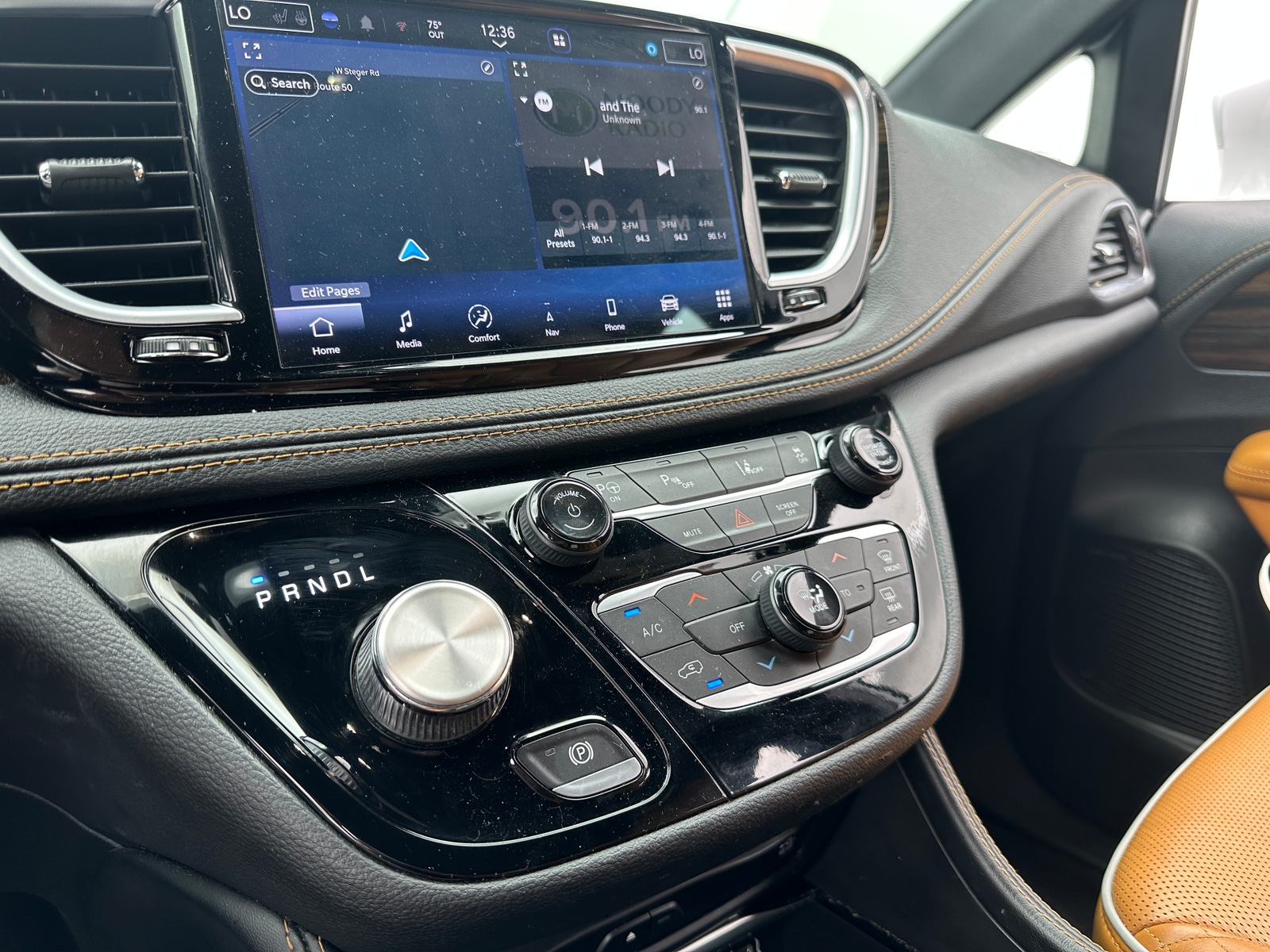 Thumbnail: 2021 Chrysler Pacifica - 3