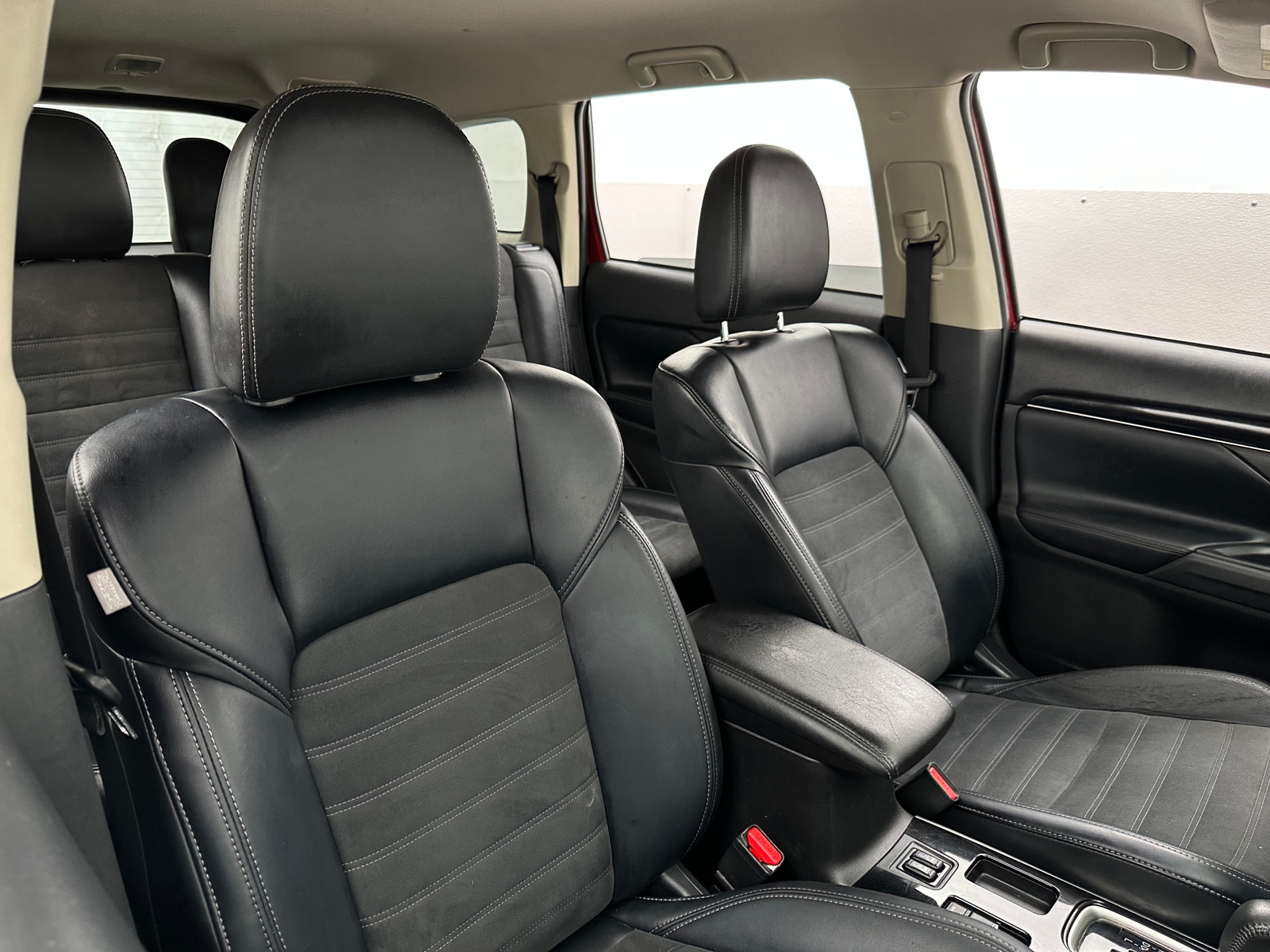 Thumbnail: 2019 Mitsubishi Outlander - 2