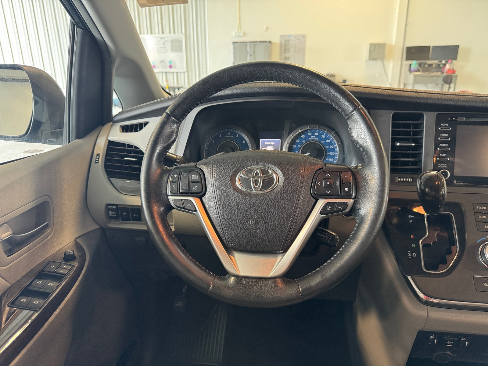 Thumbnail: 2019 Toyota Sienna - 4