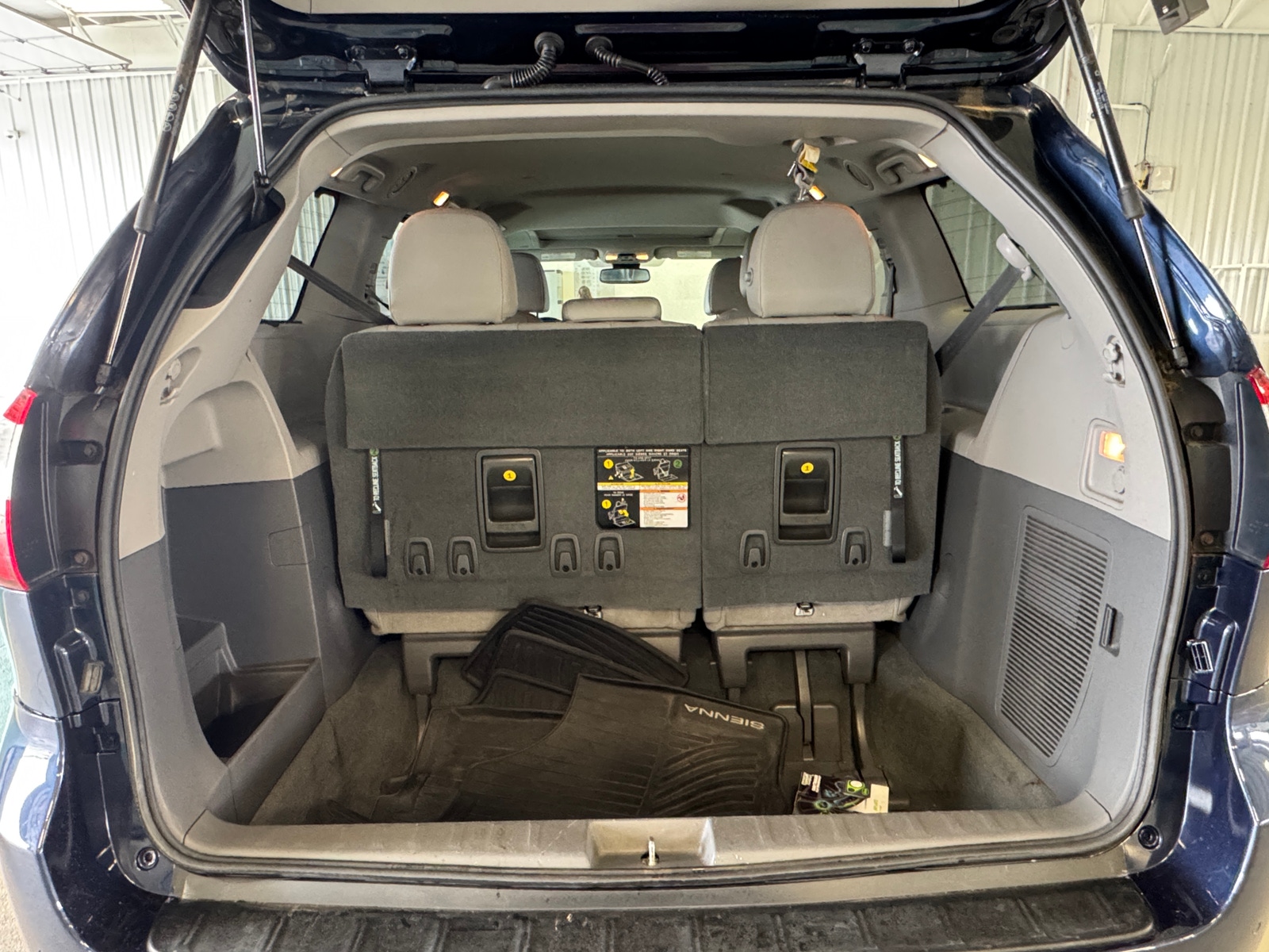 Thumbnail: 2019 Toyota Sienna - 6