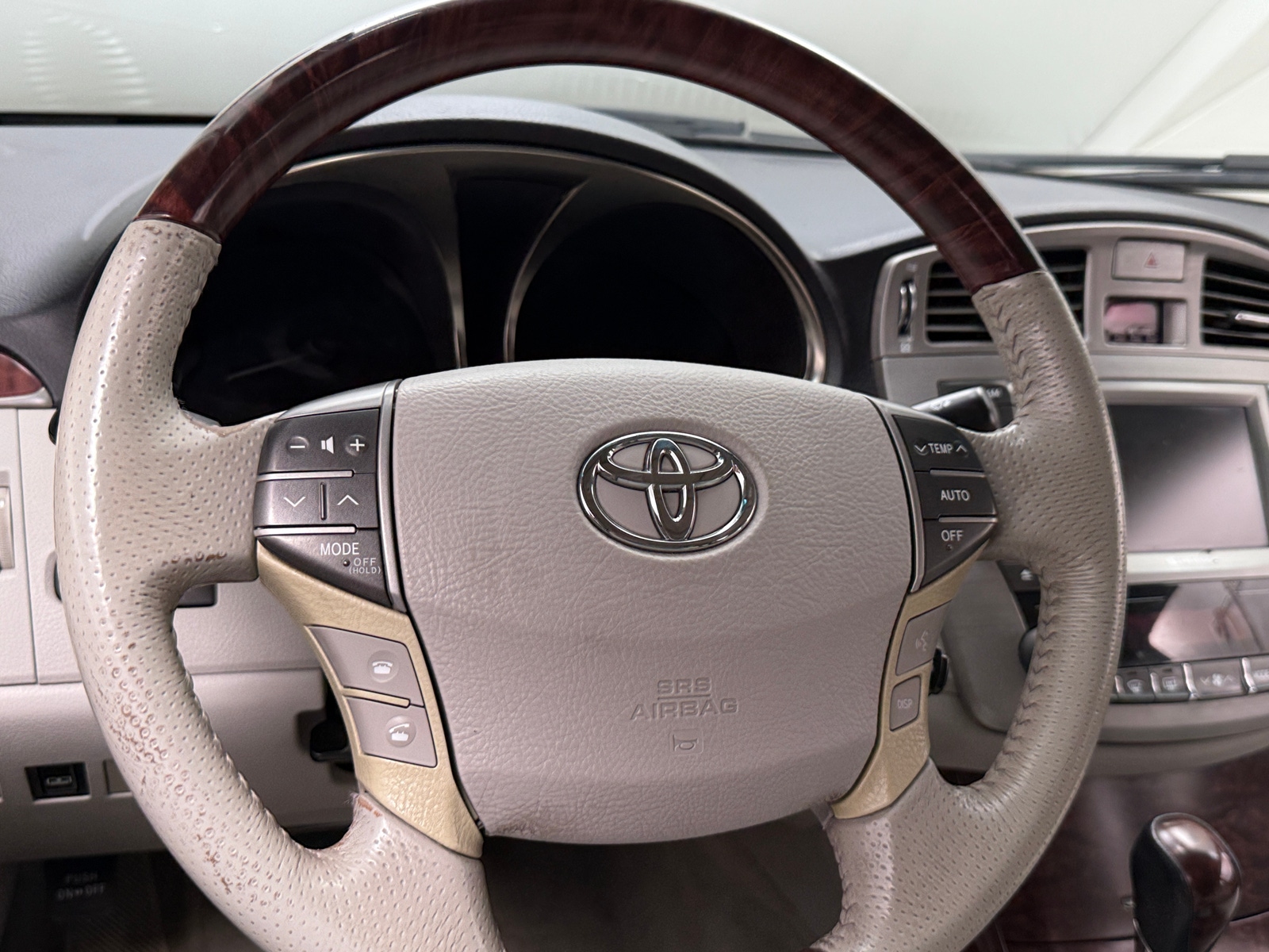 Thumbnail: 2011 Toyota Avalon - 4