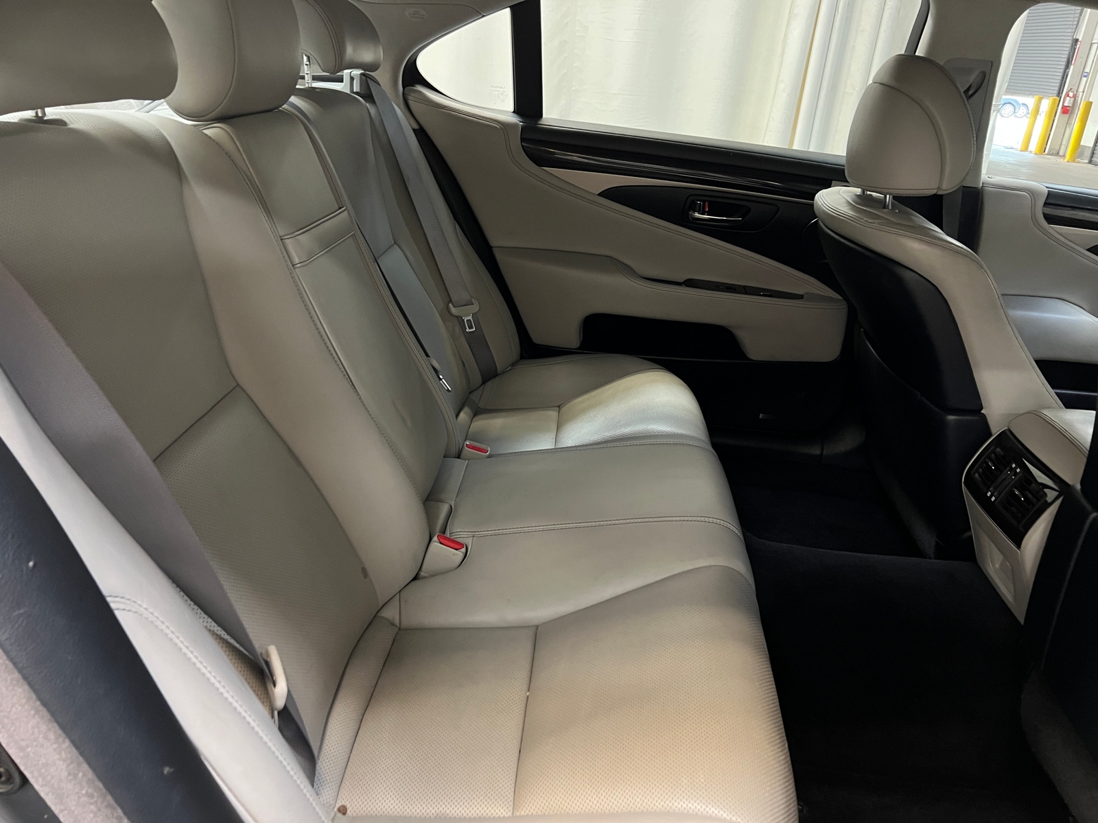 Thumbnail: 2015 Lexus LS - 5