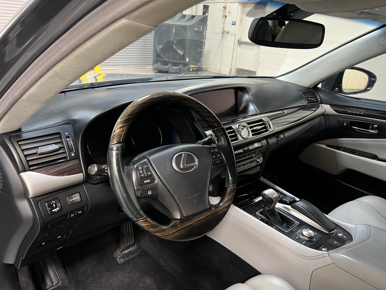 Thumbnail: 2015 Lexus LS - 2