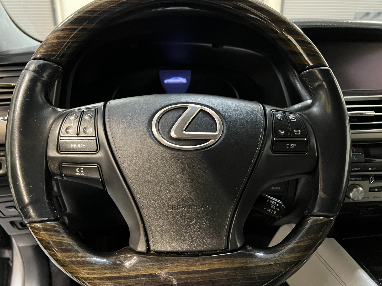 Thumbnail: 2015 Lexus LS - 4