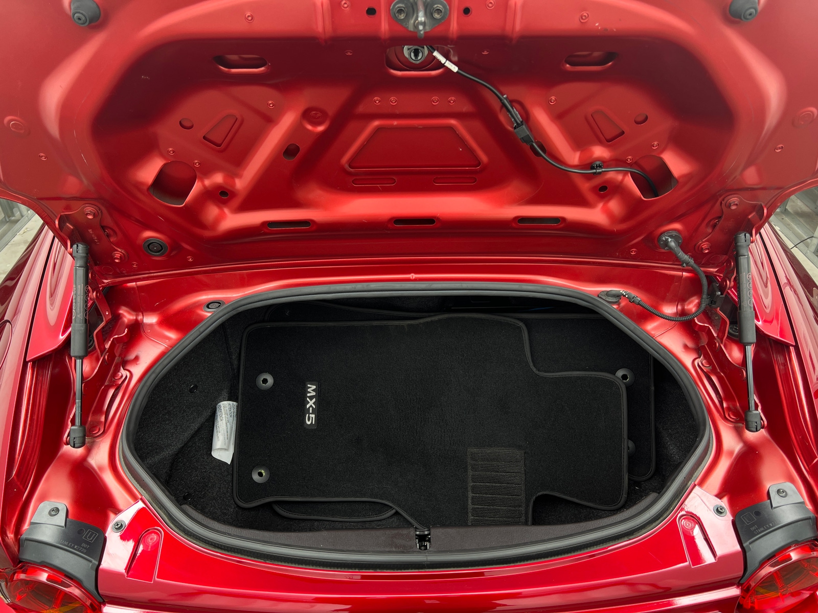 Thumbnail: 2021 Mazda MX-5 Miata - 6