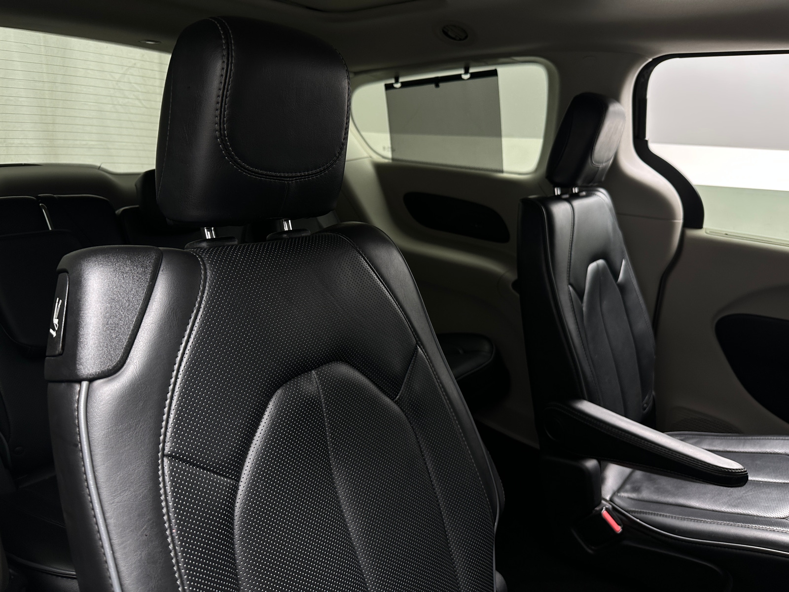 Thumbnail: 2018 Chrysler Pacifica - 5