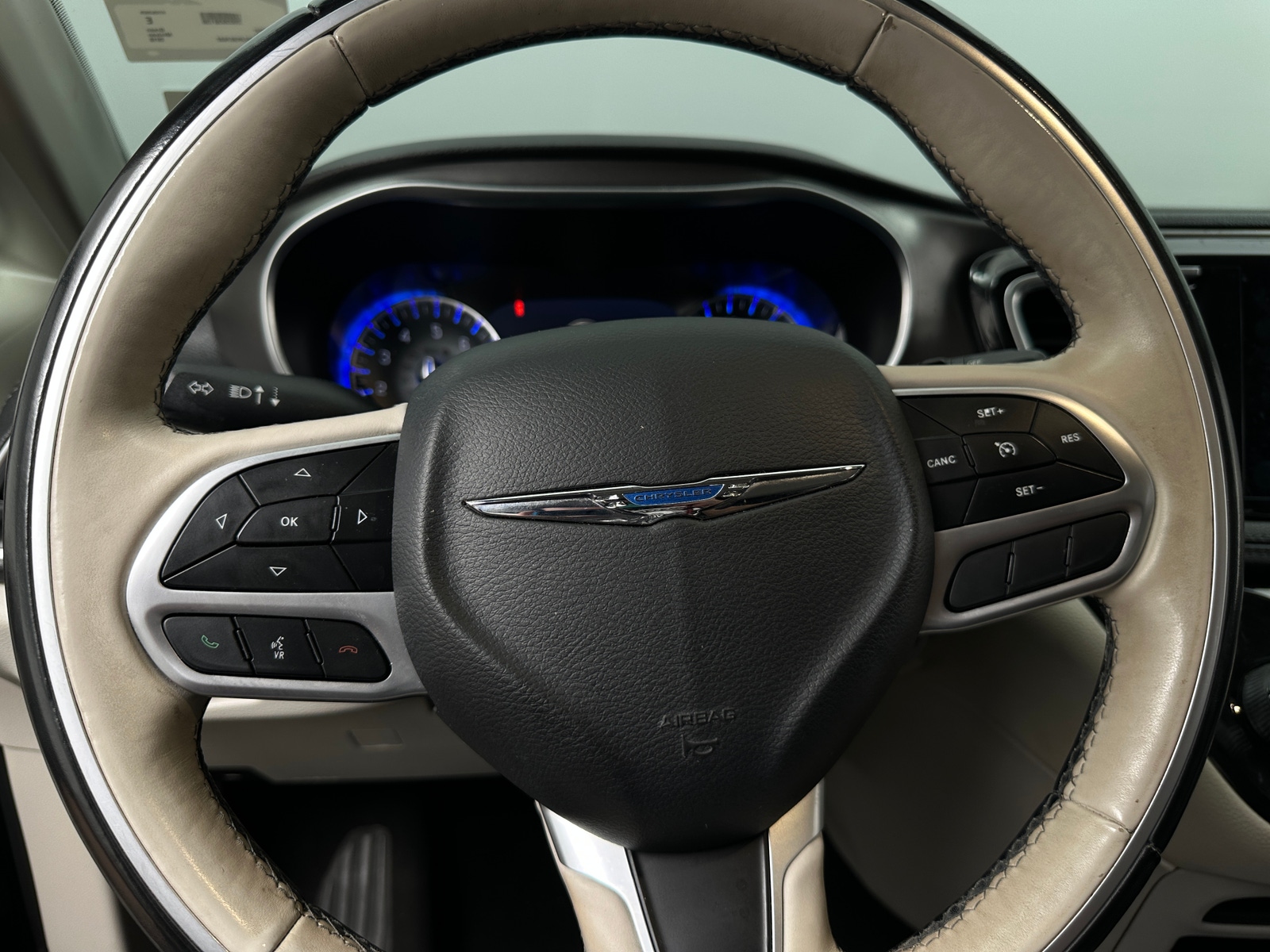 Thumbnail: 2018 Chrysler Pacifica - 4
