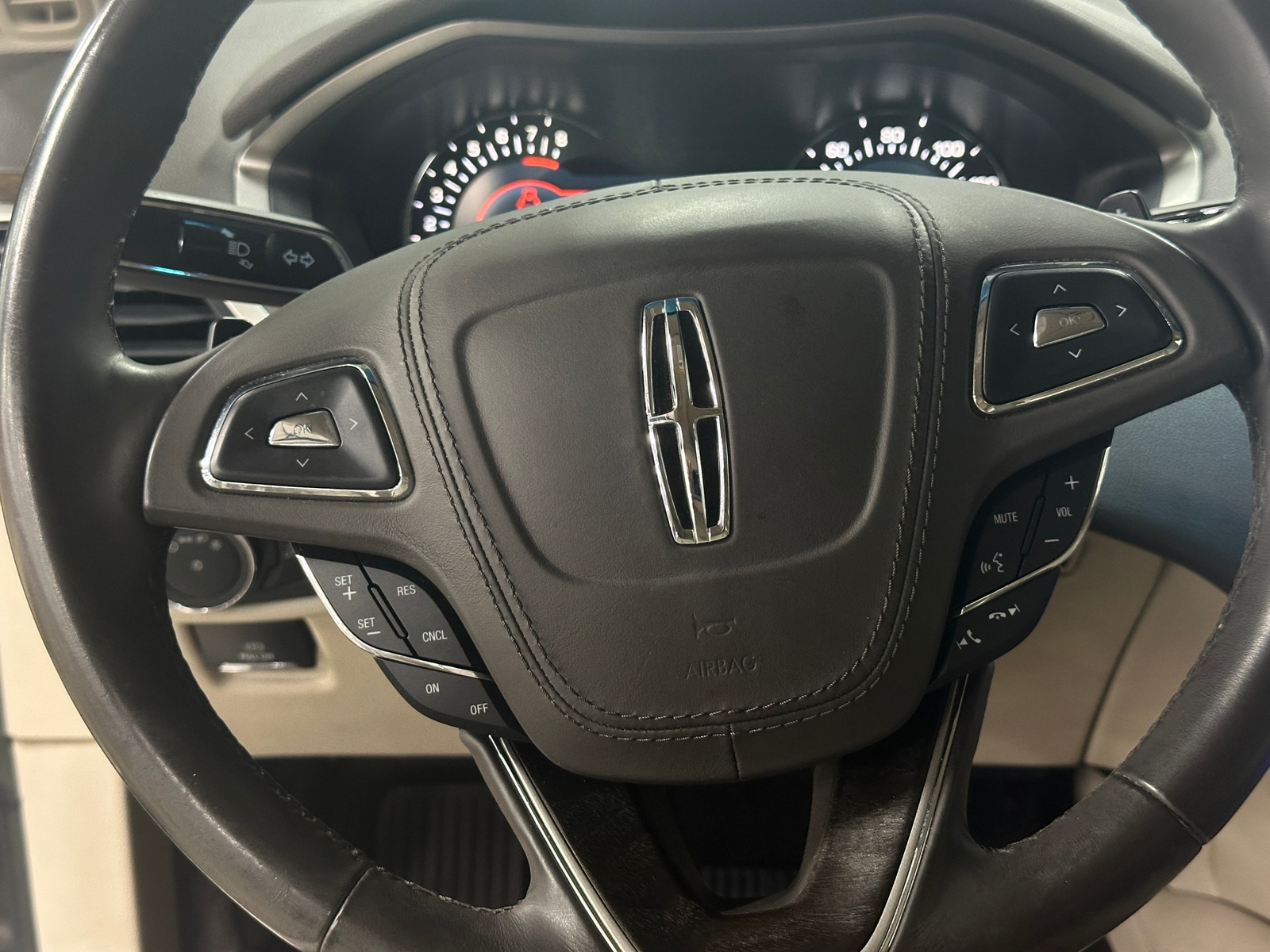 Thumbnail: 2017 Lincoln MKZ - 4