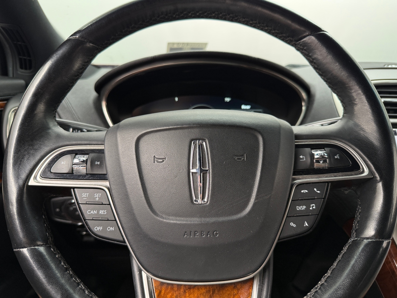 Thumbnail: 2019 Lincoln Nautilus - 4