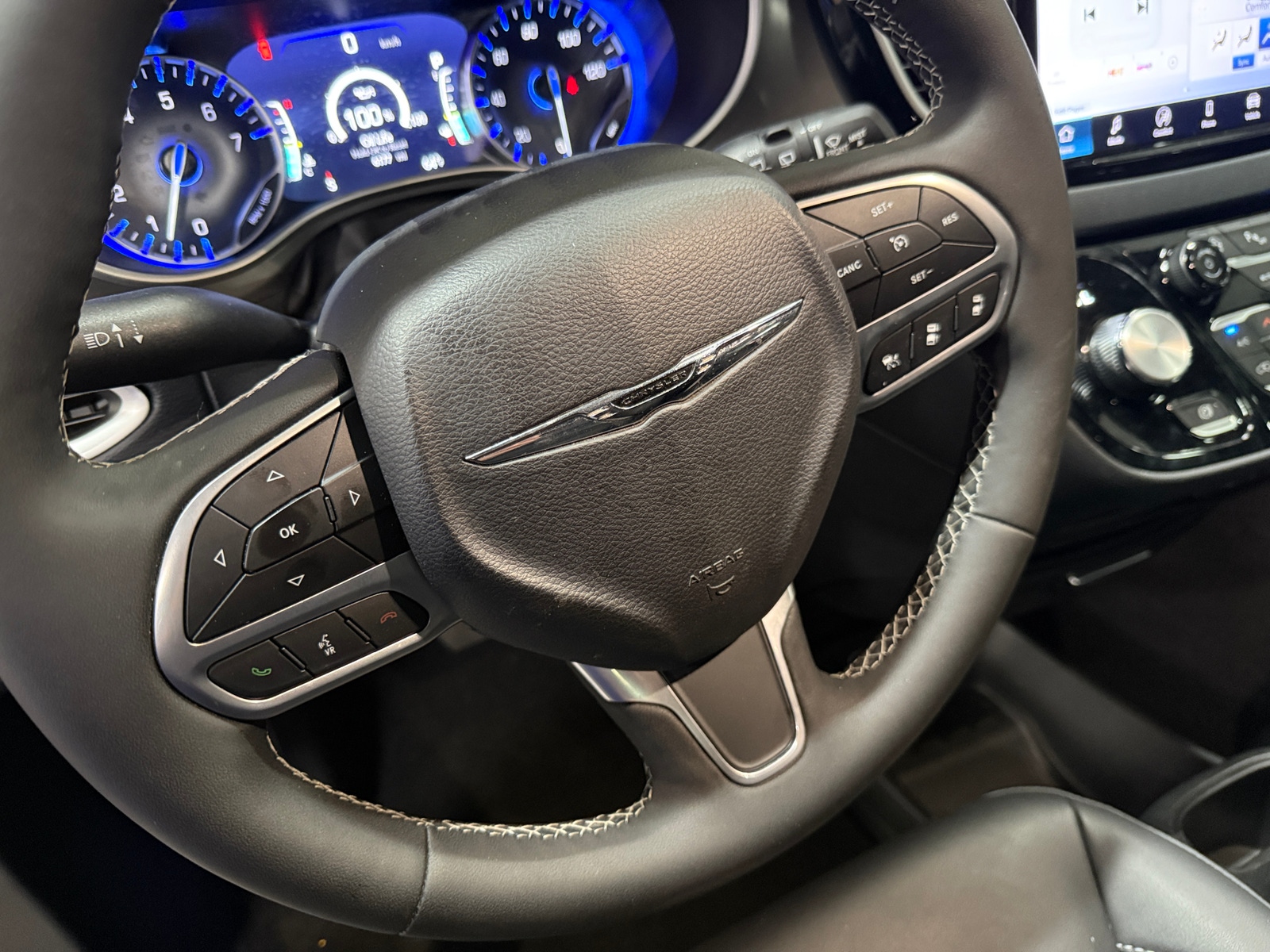 Thumbnail: 2025 Chrysler Pacifica - 4