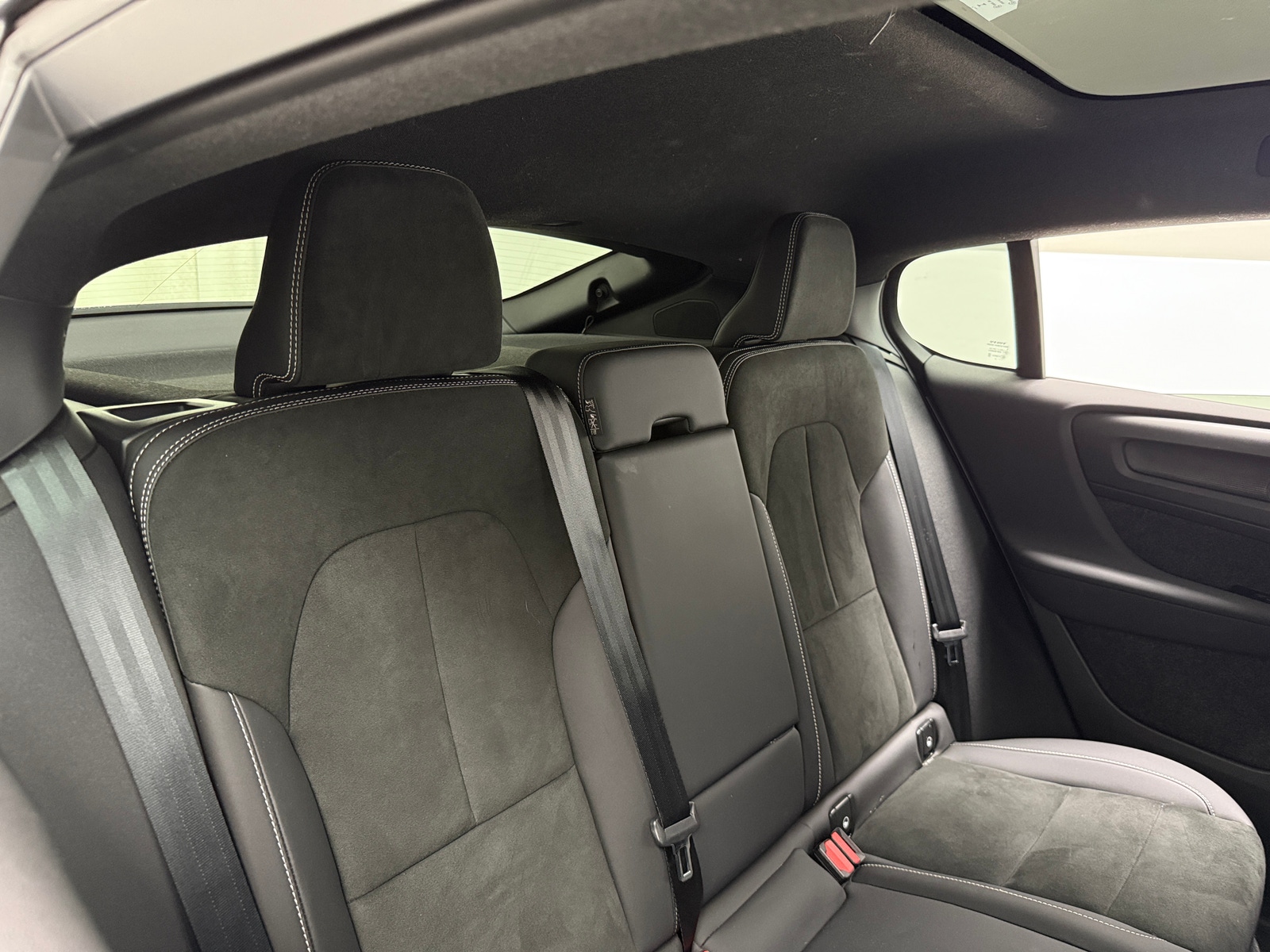 Thumbnail: 2022 Volvo C40 - 6