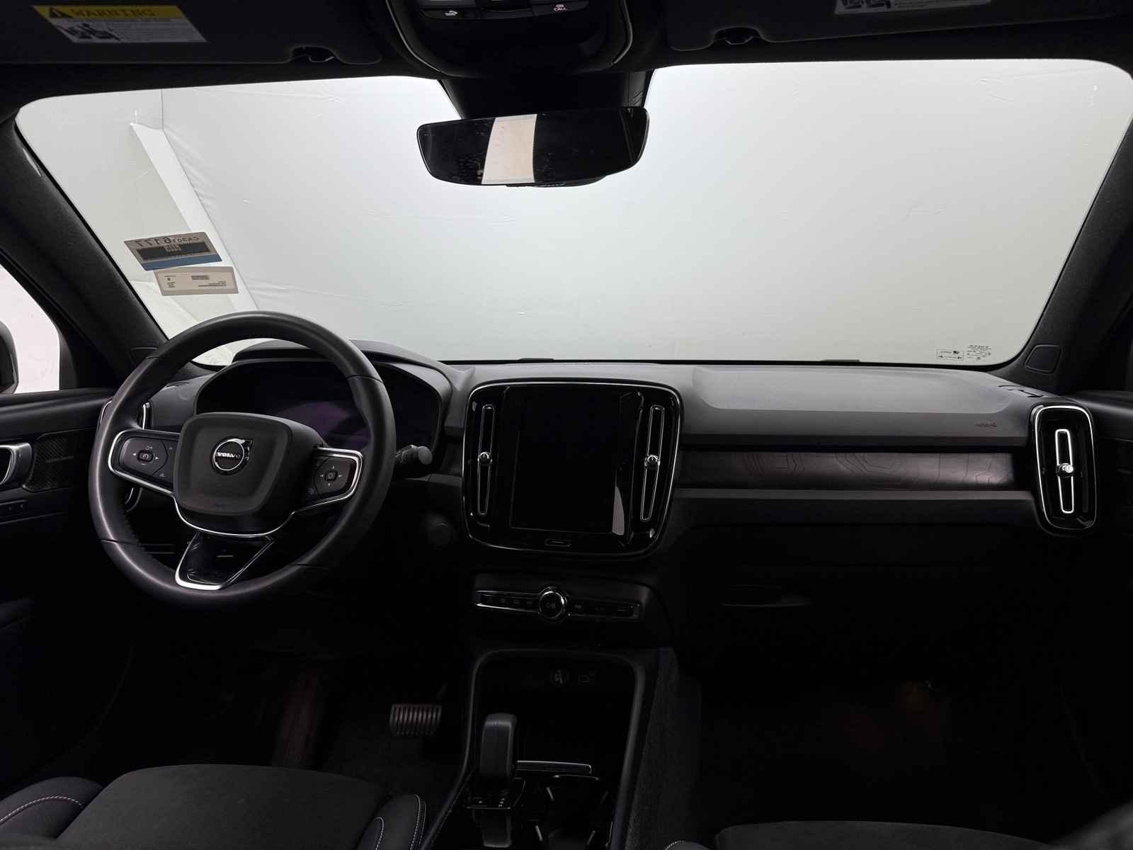 Thumbnail: 2022 Volvo C40 - 3