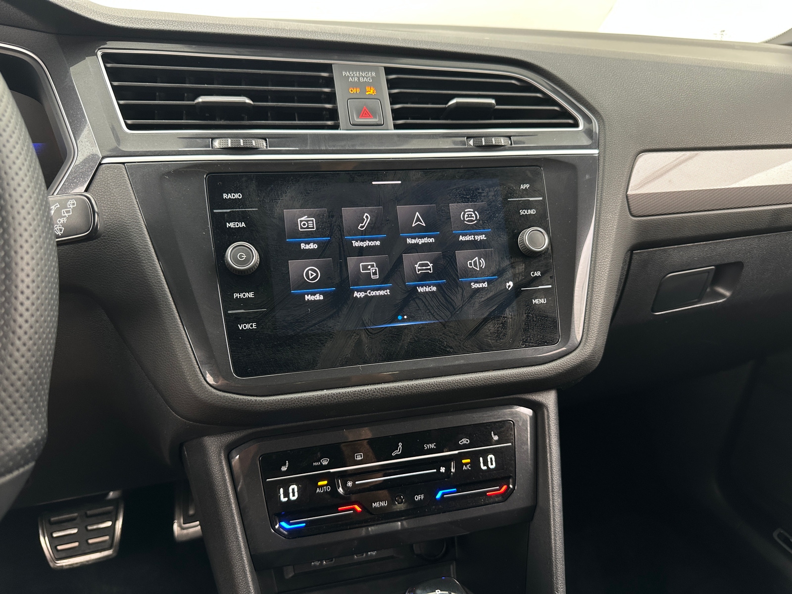 Thumbnail: 2024 Volkswagen Tiguan - 3