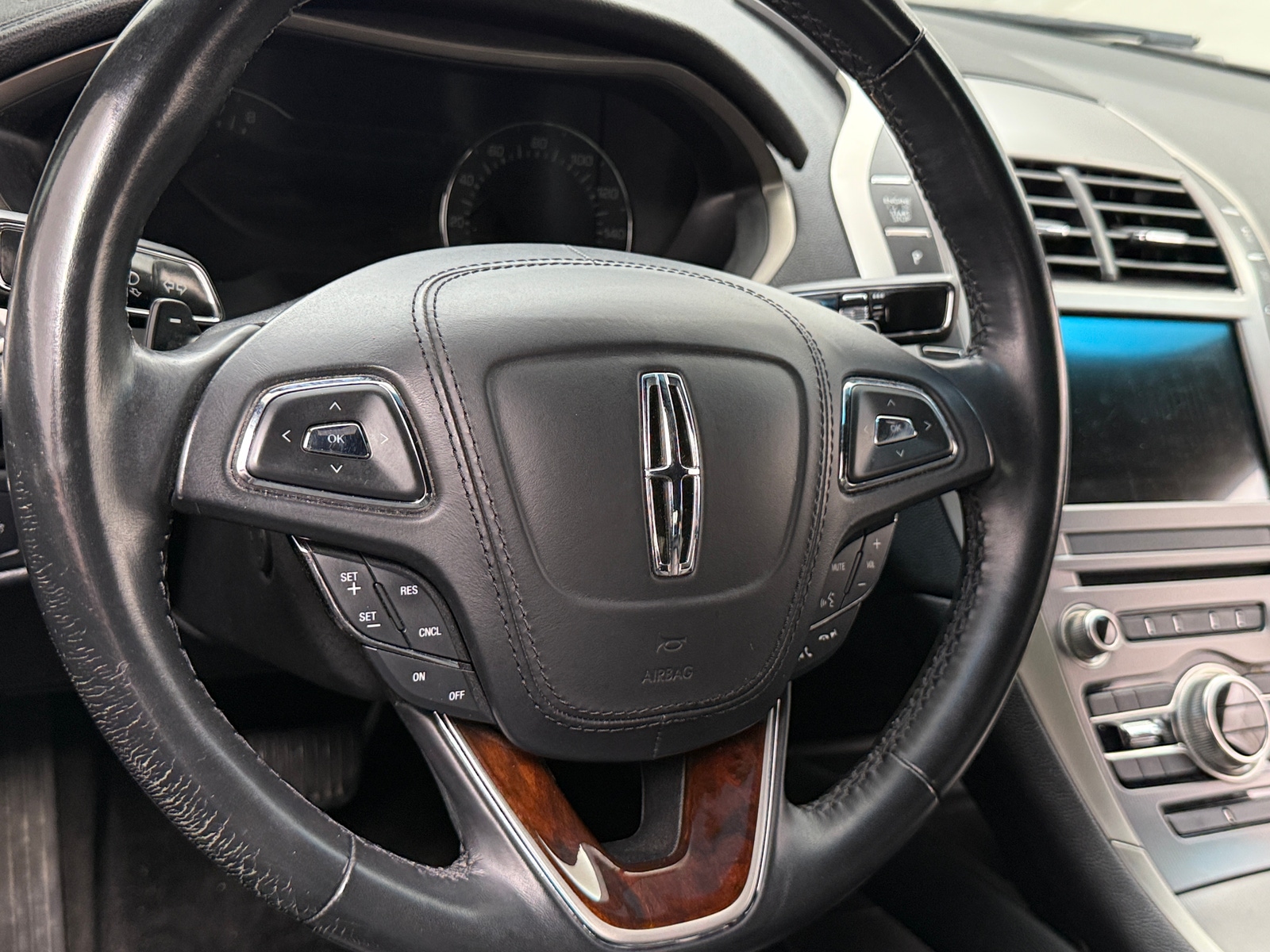 Thumbnail: 2017 Lincoln MKZ - 4