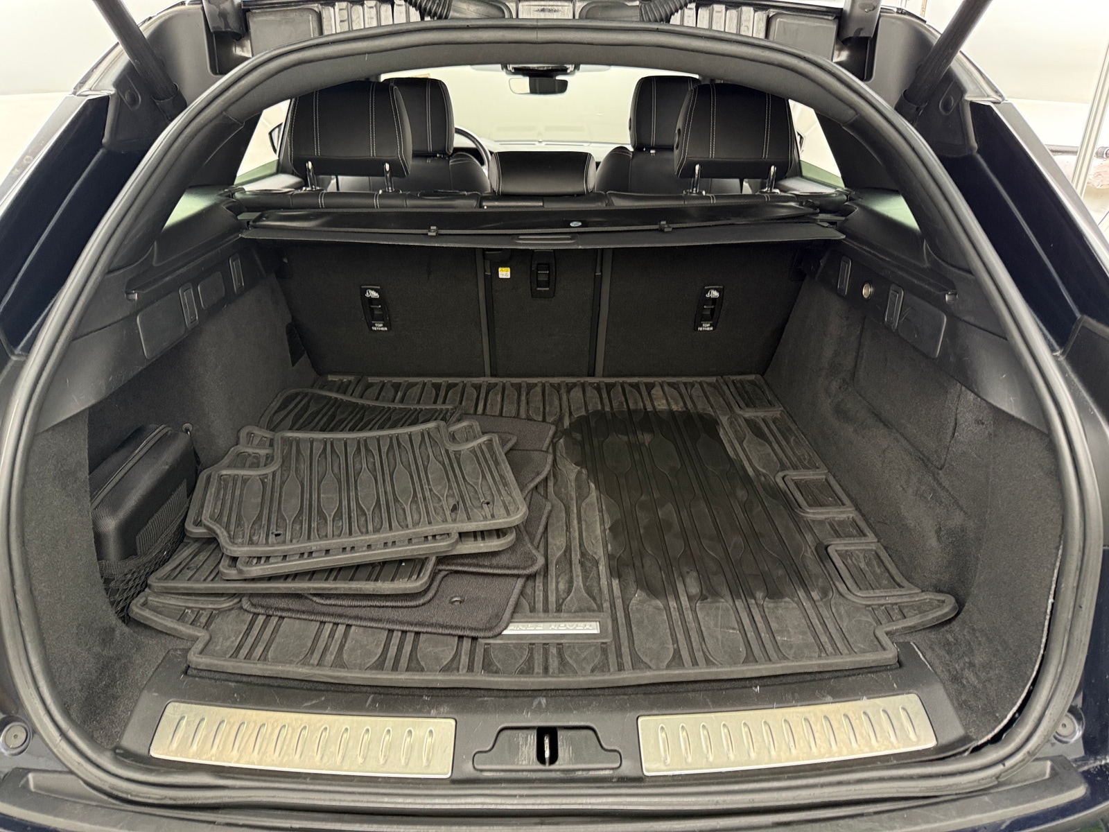 Thumbnail: 2021 Land Rover Range Rover Velar - 6