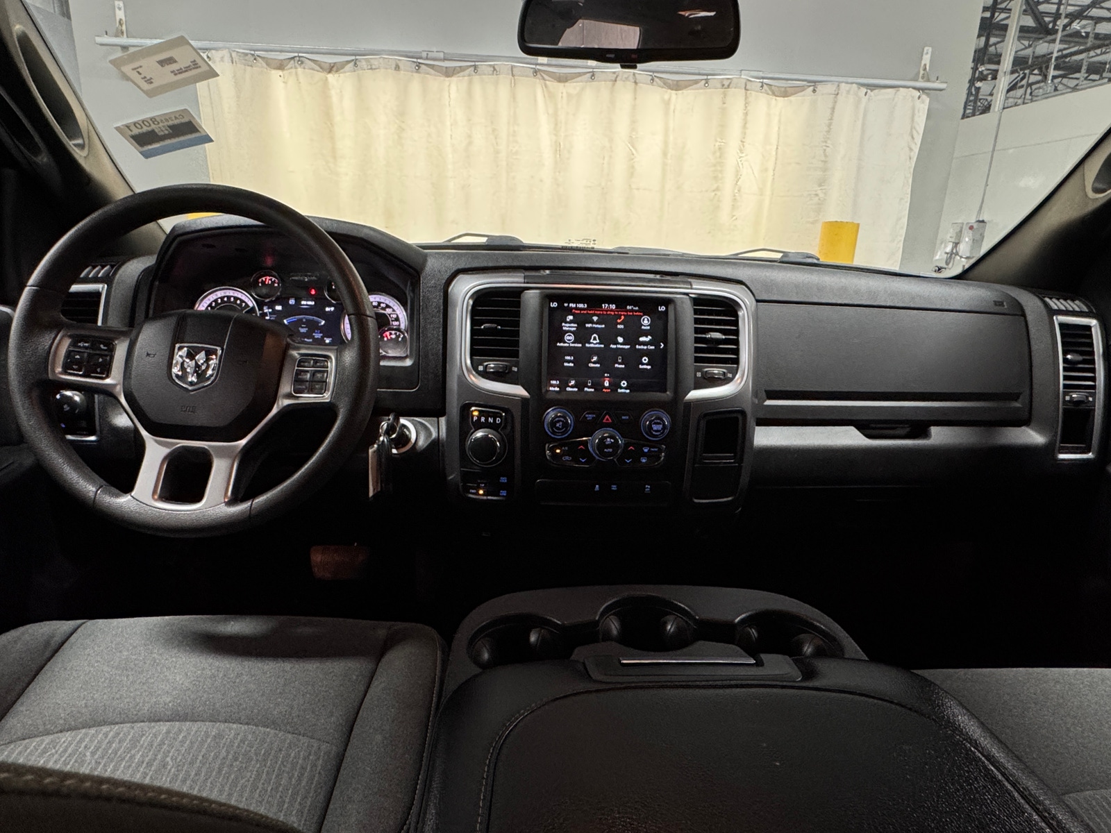Thumbnail: 2021 RAM 1500 Classic - 3