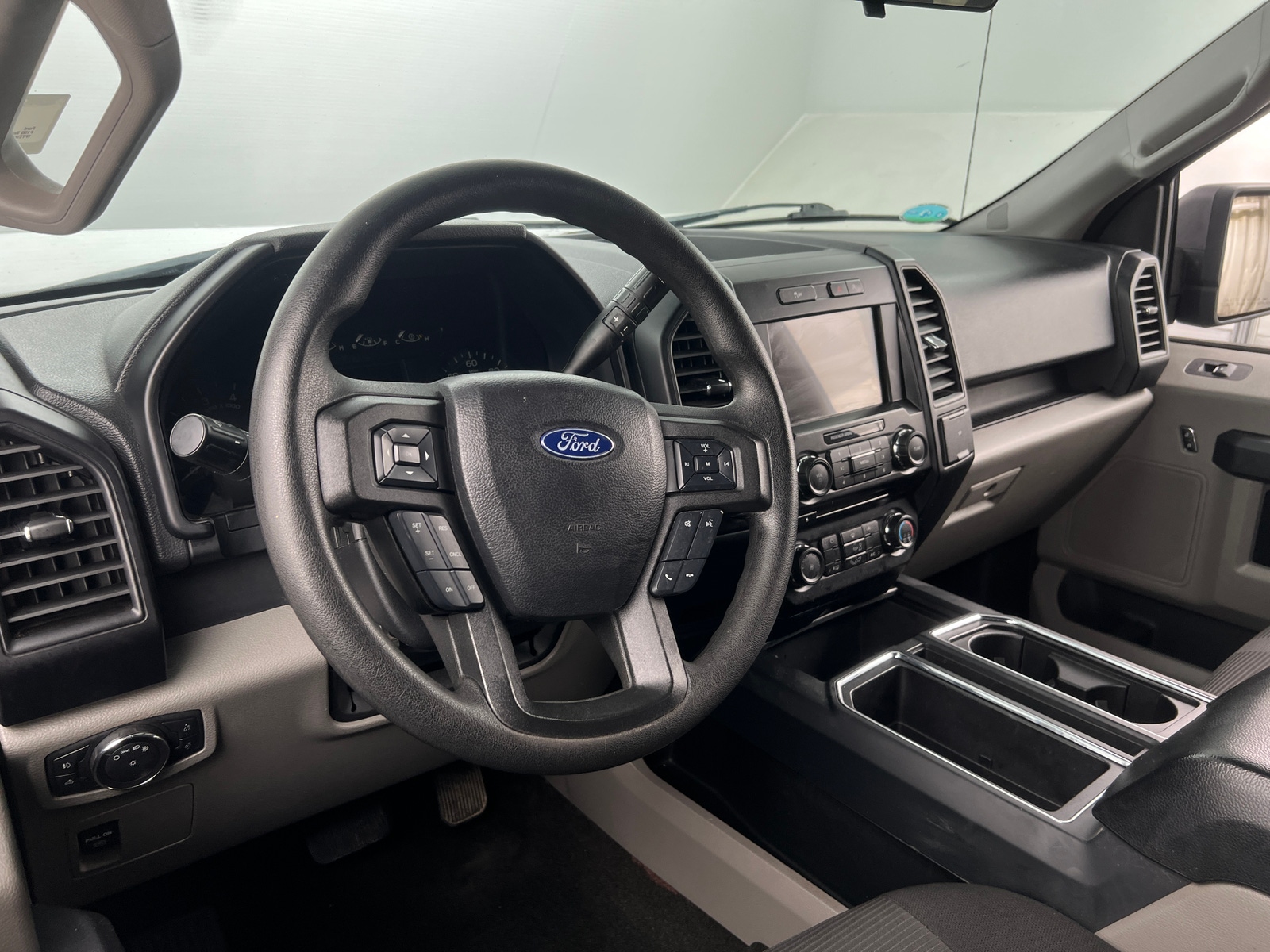 Thumbnail: 2018 Ford Econoline - 3