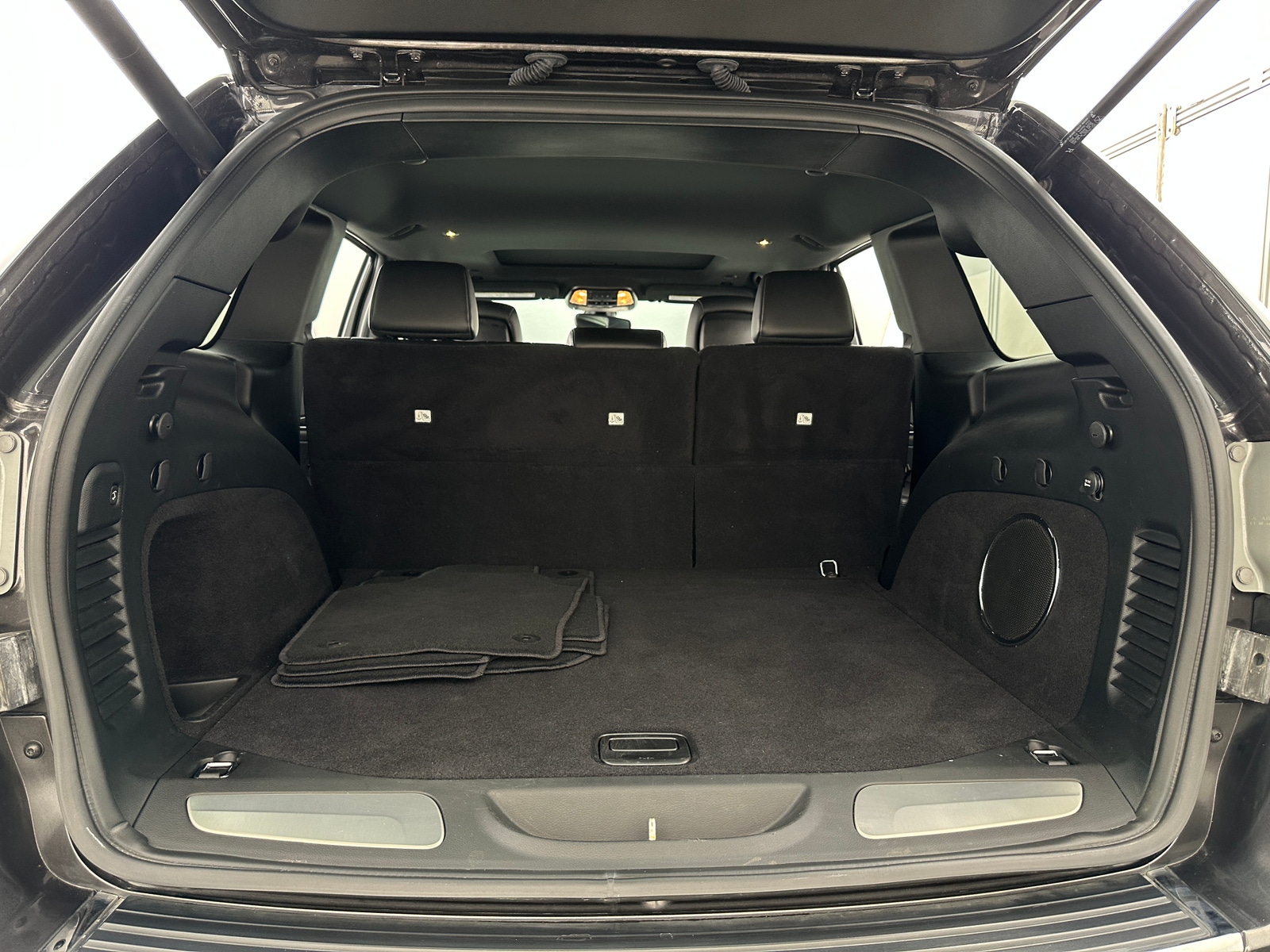Thumbnail: 2019 Jeep Grand Cherokee - 6