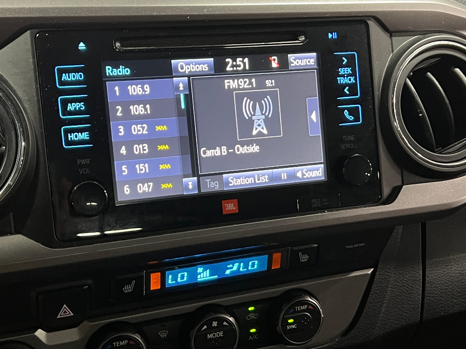 Thumbnail: 2019 Toyota Tacoma - 3
