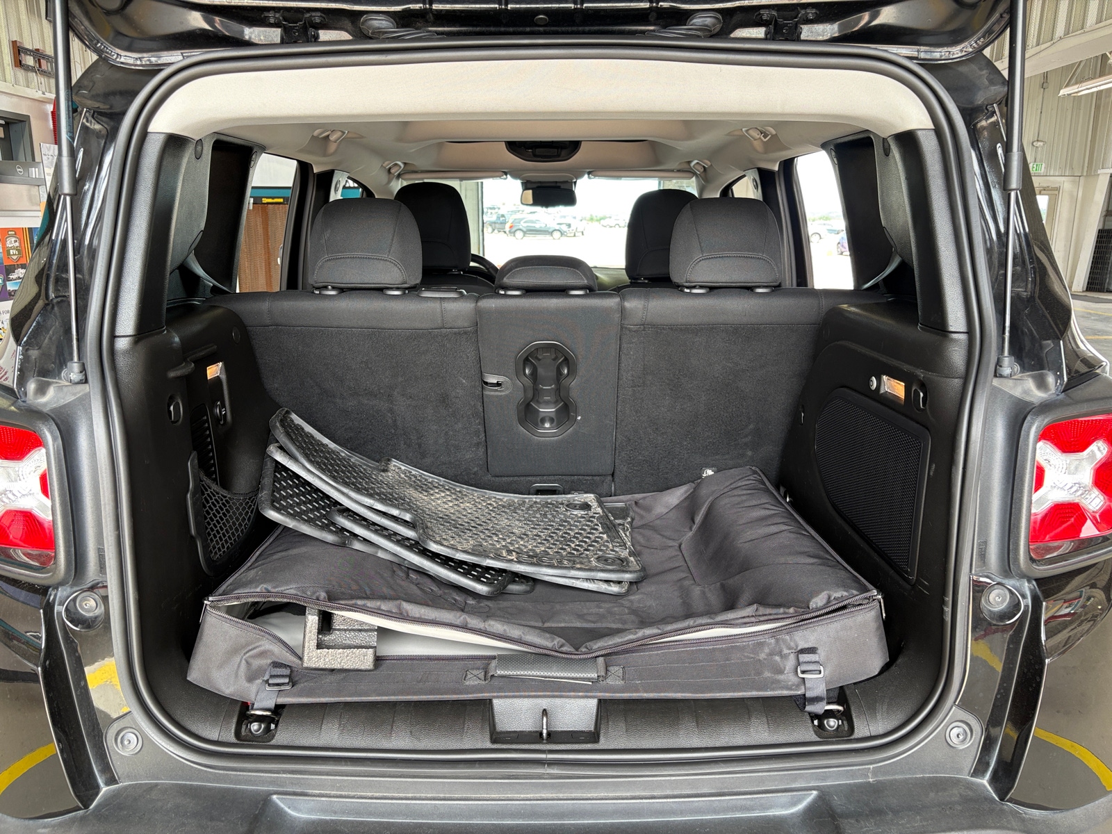 Thumbnail: 2017 Jeep Renegade - 7