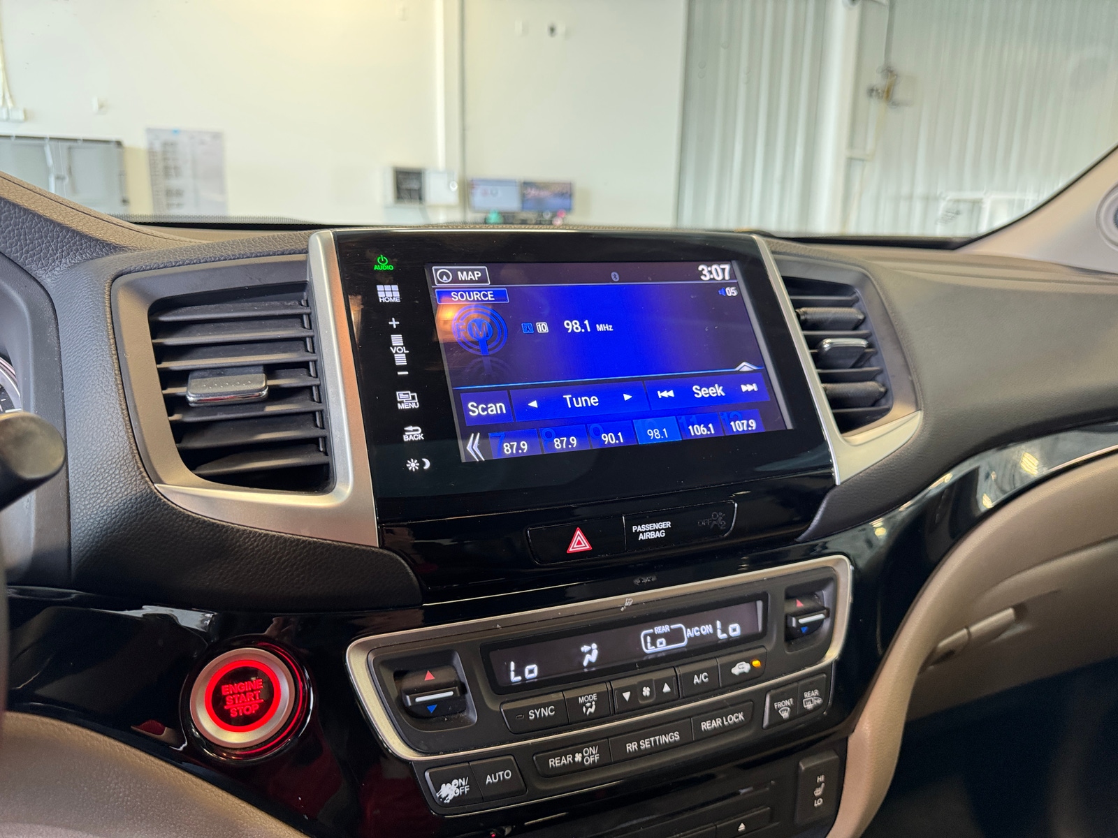 Thumbnail: 2016 Honda Pilot - 3